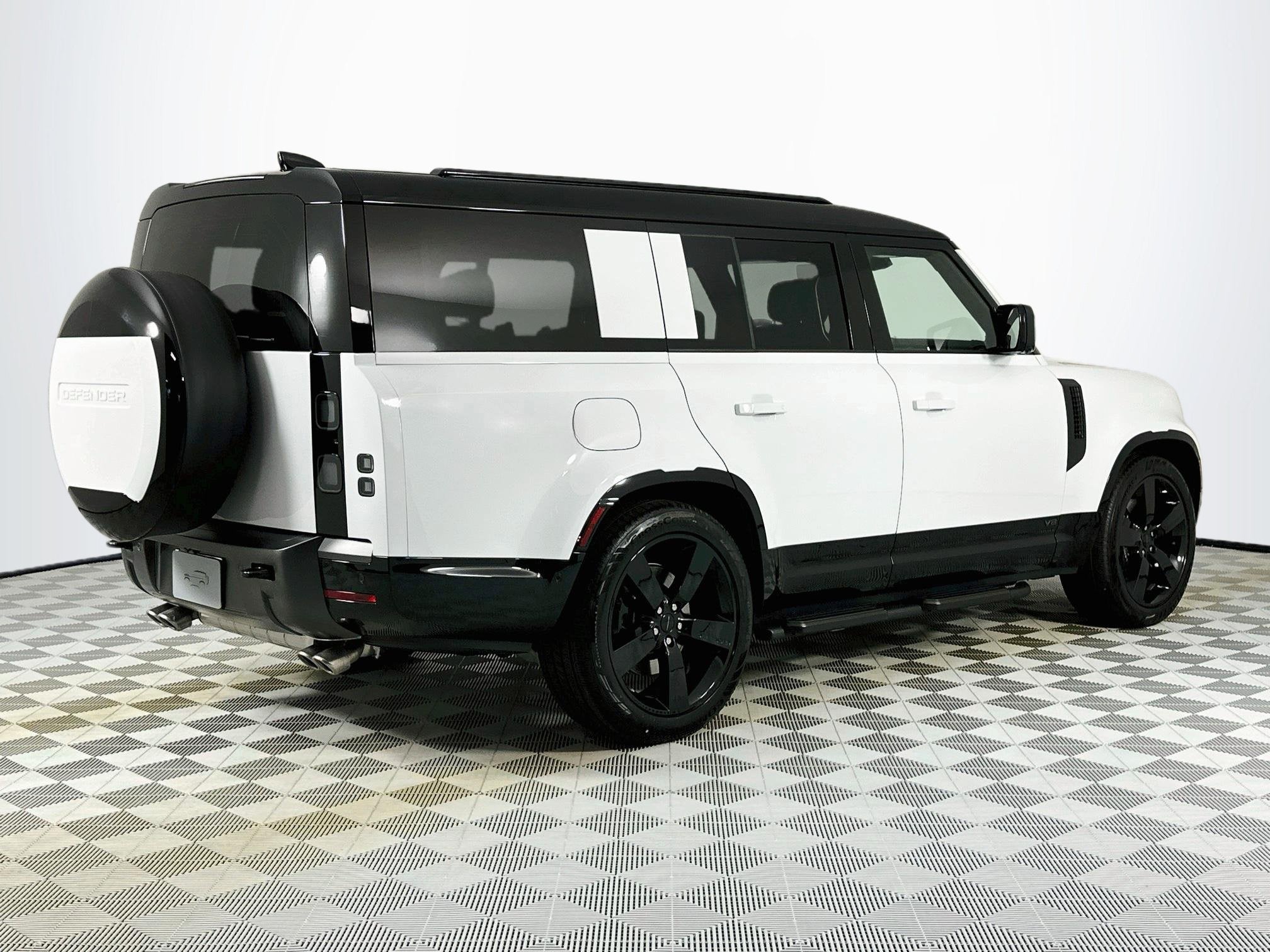 2026 Land Rover Defender 130 V8
