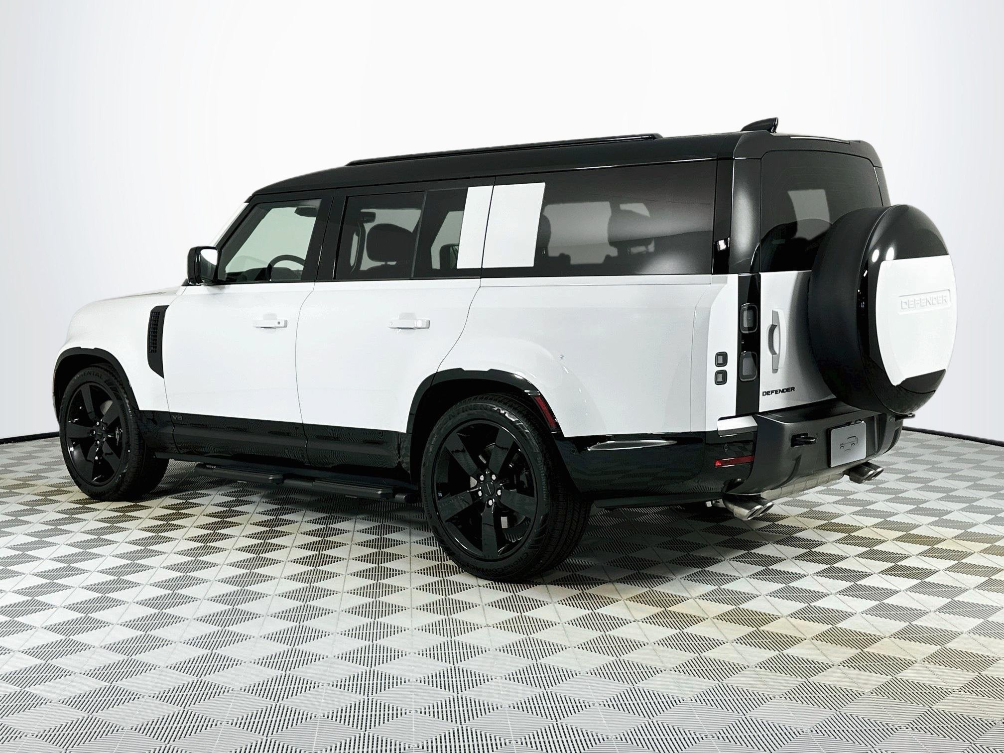 2026 Land Rover Defender 130 V8