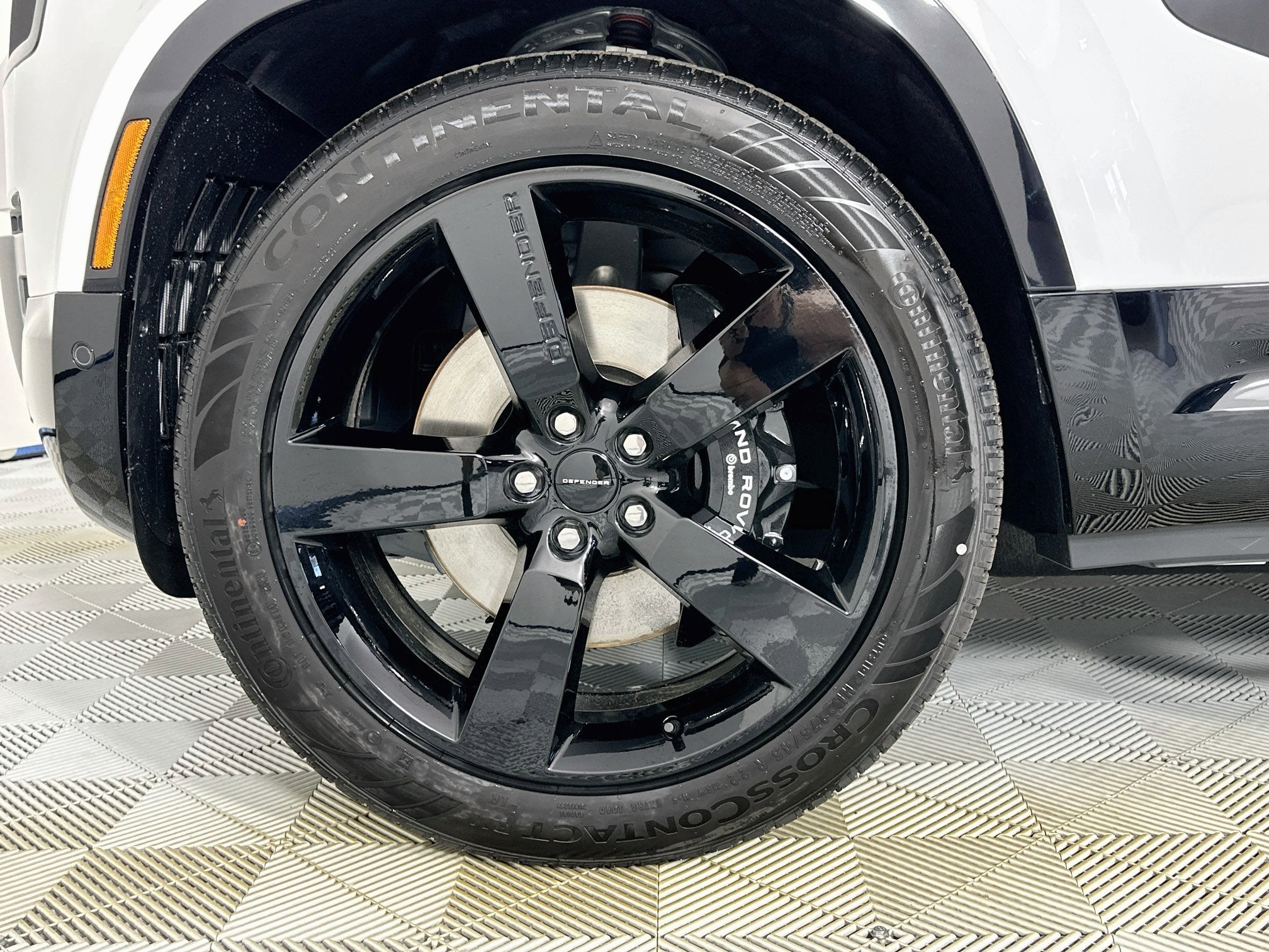 2026 Land Rover Defender 130 V8
