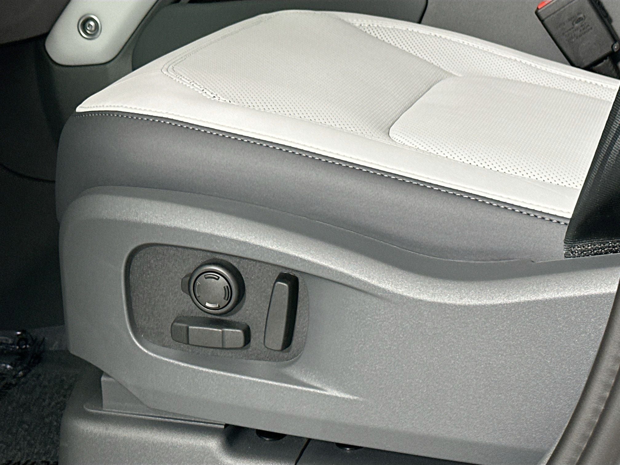 2026 Land Rover Defender 110 Base