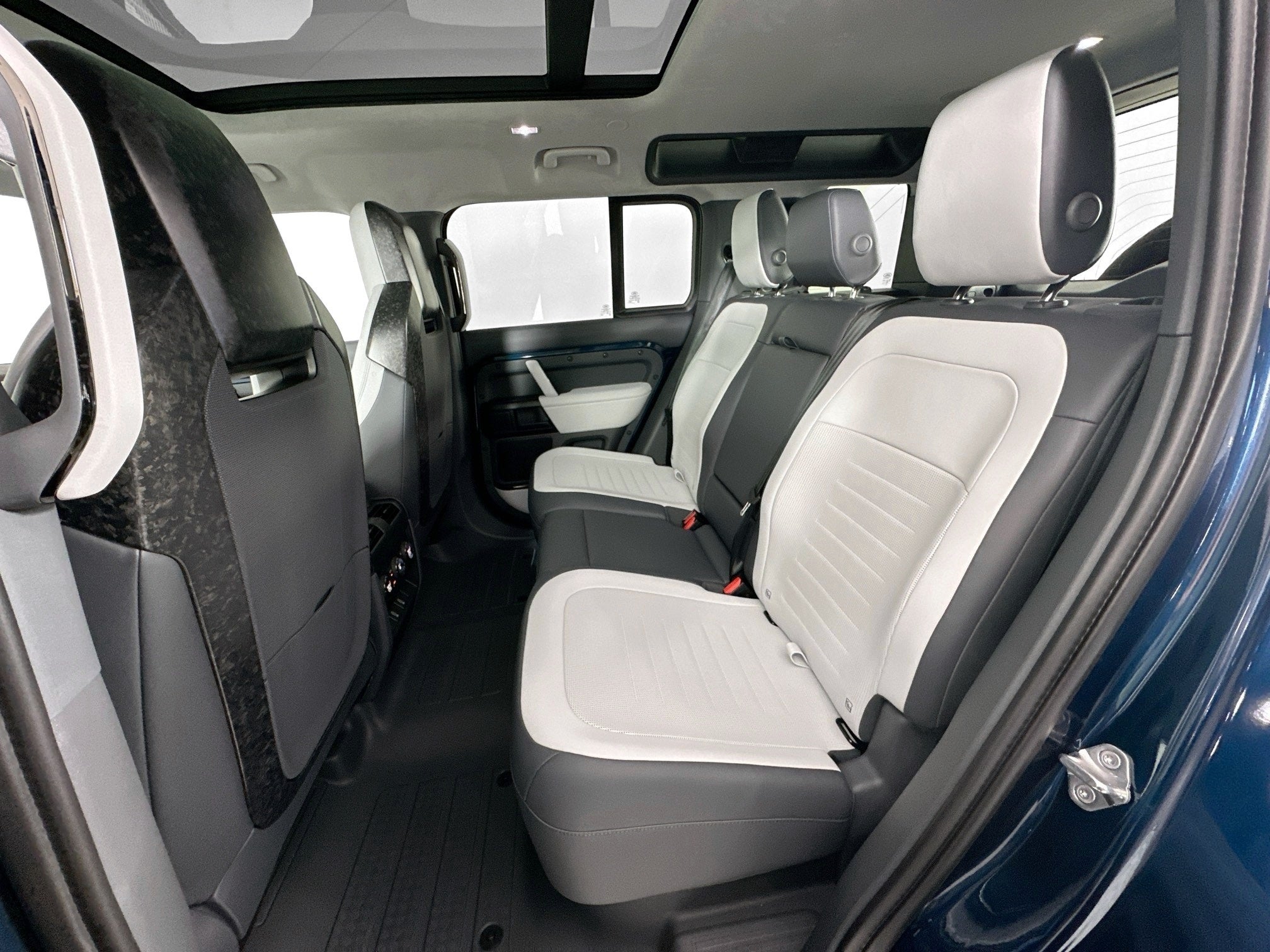 2026 Land Rover Defender 110 OCTA