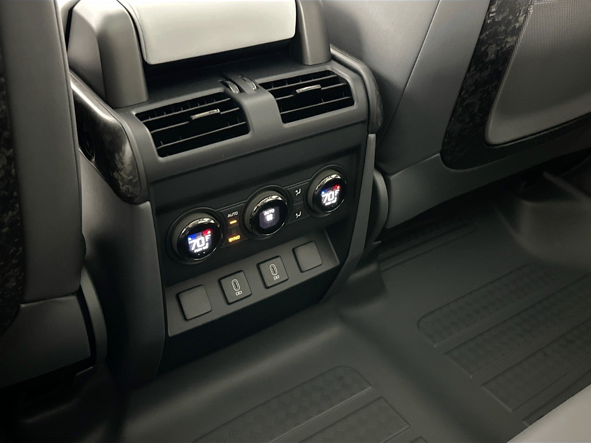 2026 Land Rover Defender 110 OCTA