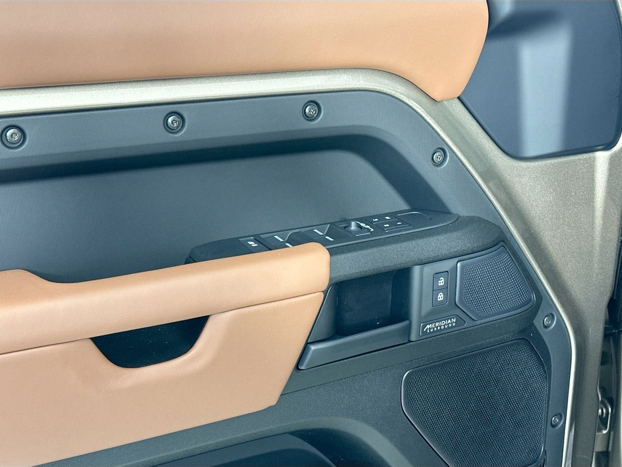 2026 Land Rover Defender 110 V8