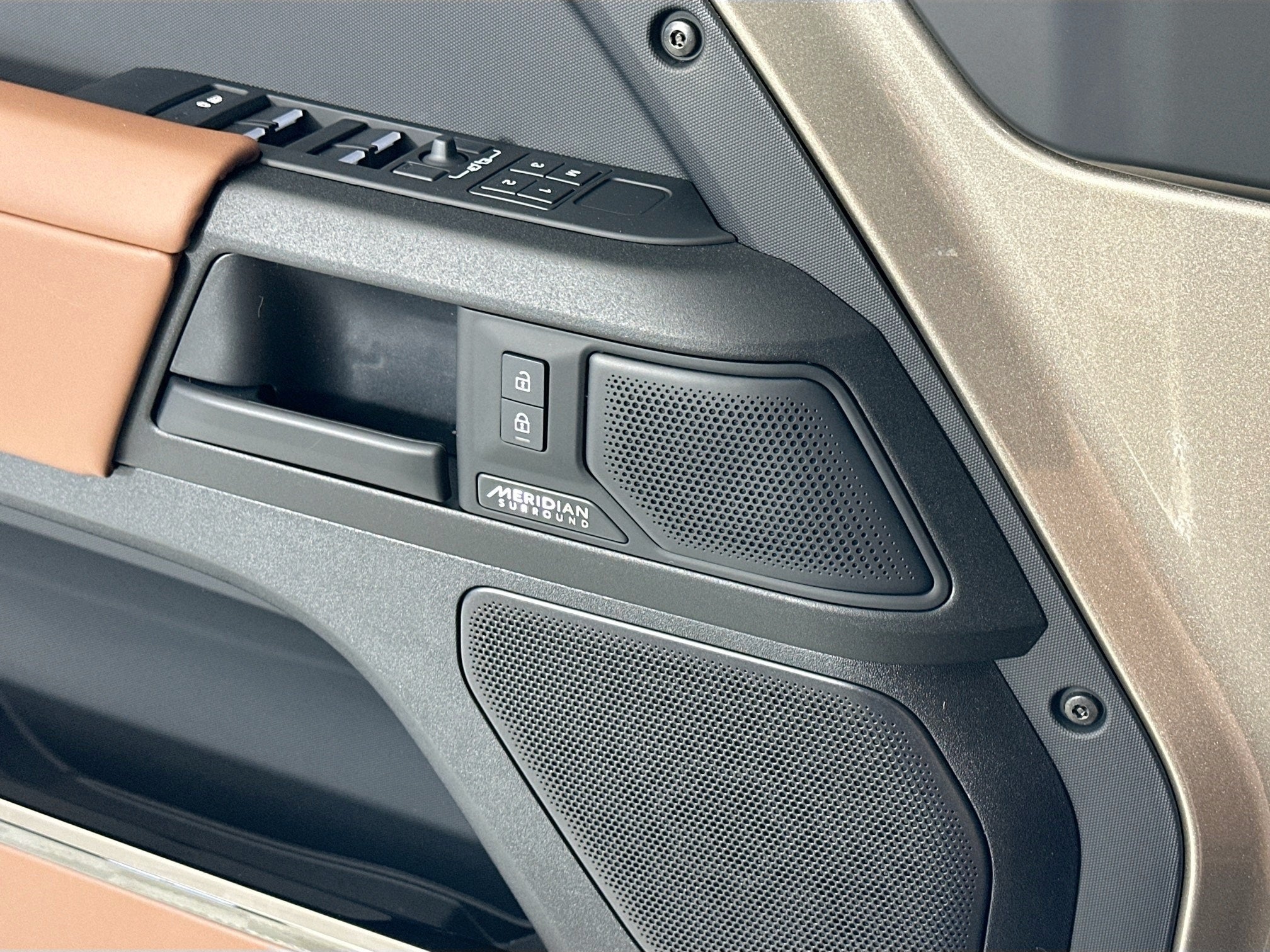 2026 Land Rover Defender 110 V8