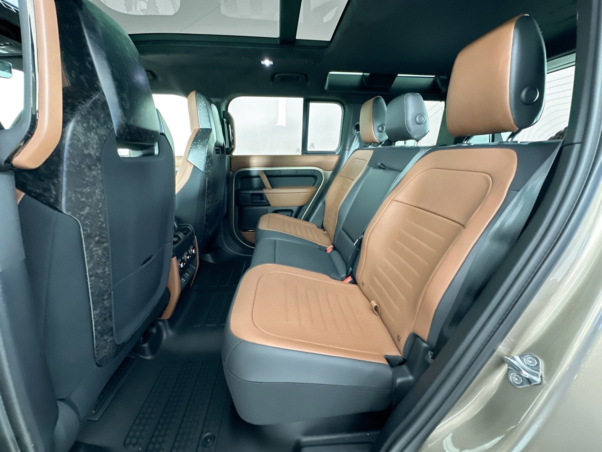 2026 Land Rover Defender 110 V8