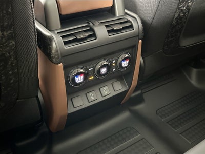 2026 Land Rover Defender 110 V8