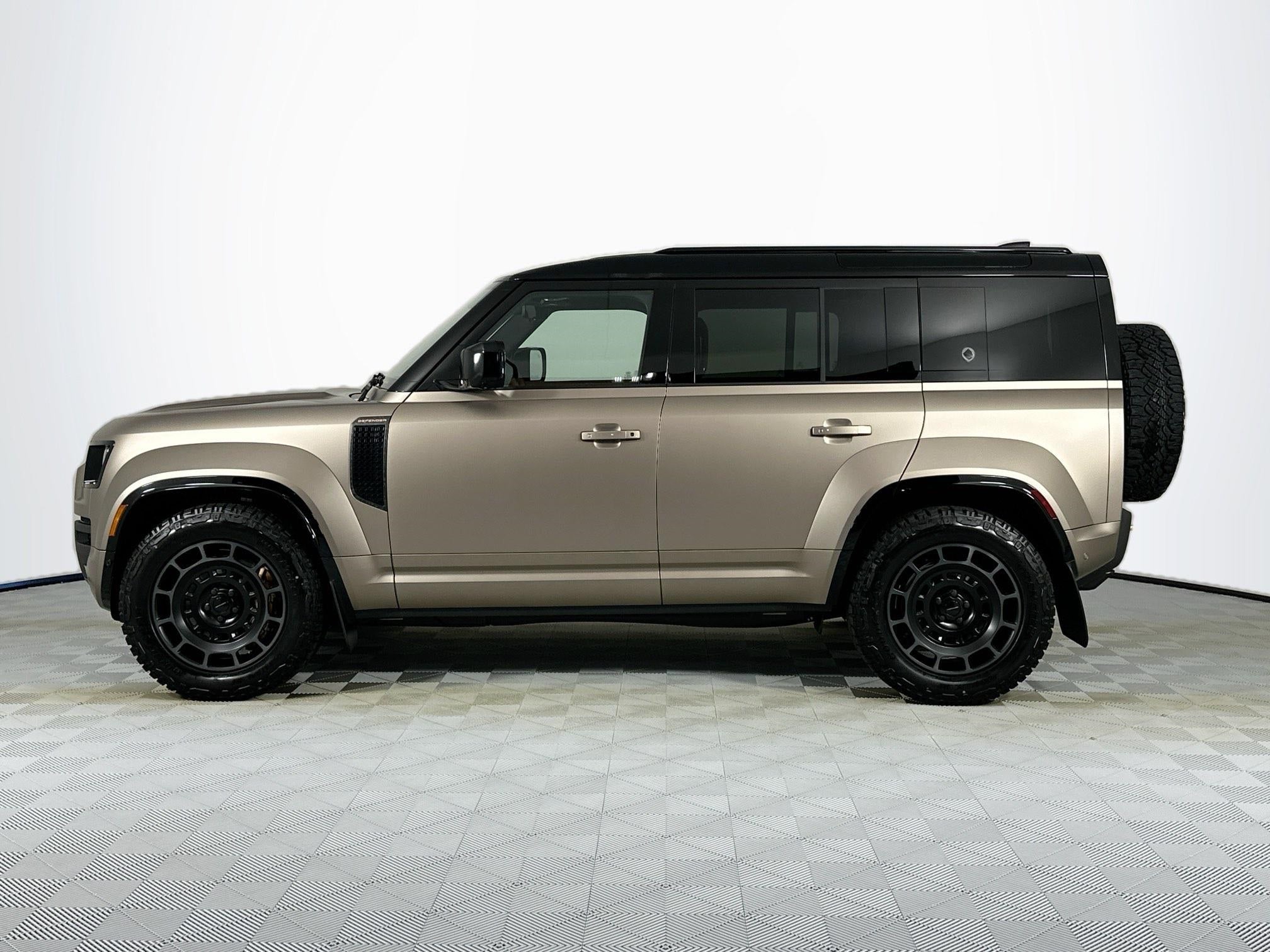 2026 Land Rover Defender 110 V8
