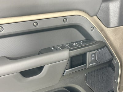 2025 Land Rover Defender 110 OCTA