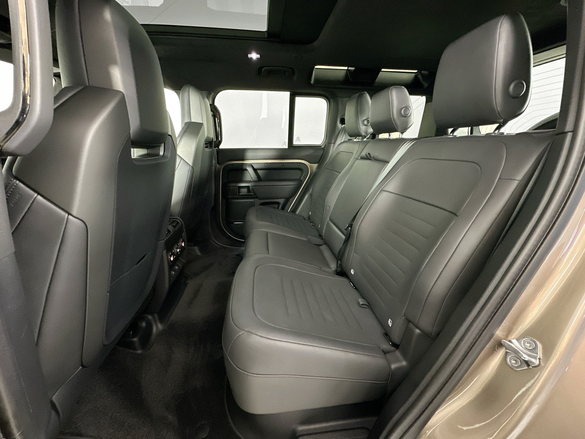 2025 Land Rover Defender 110 OCTA