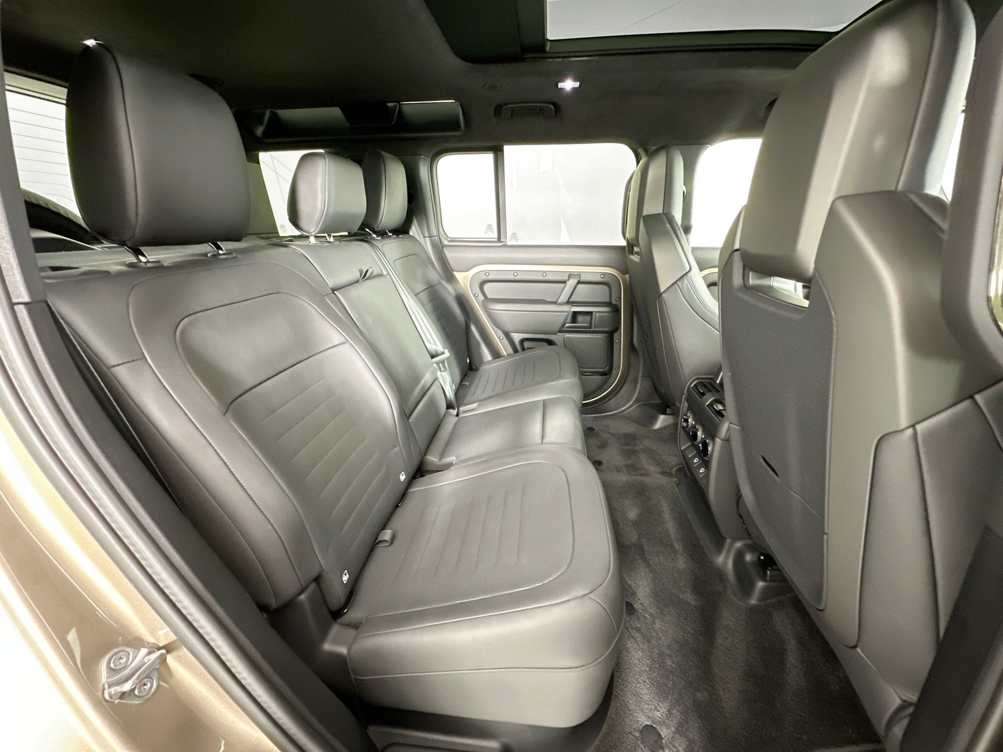 2025 Land Rover Defender 110 OCTA