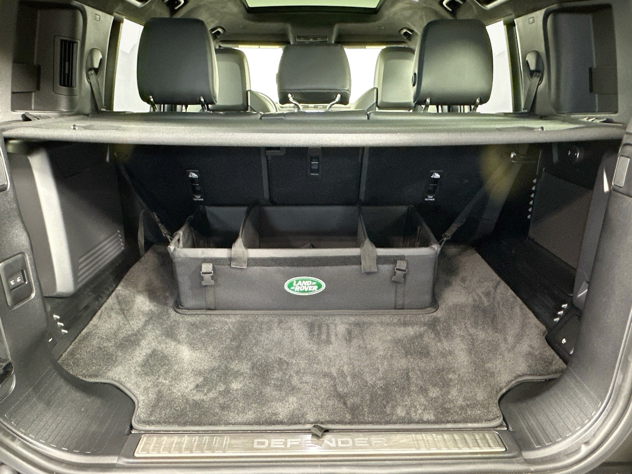 2025 Land Rover Defender 110 OCTA