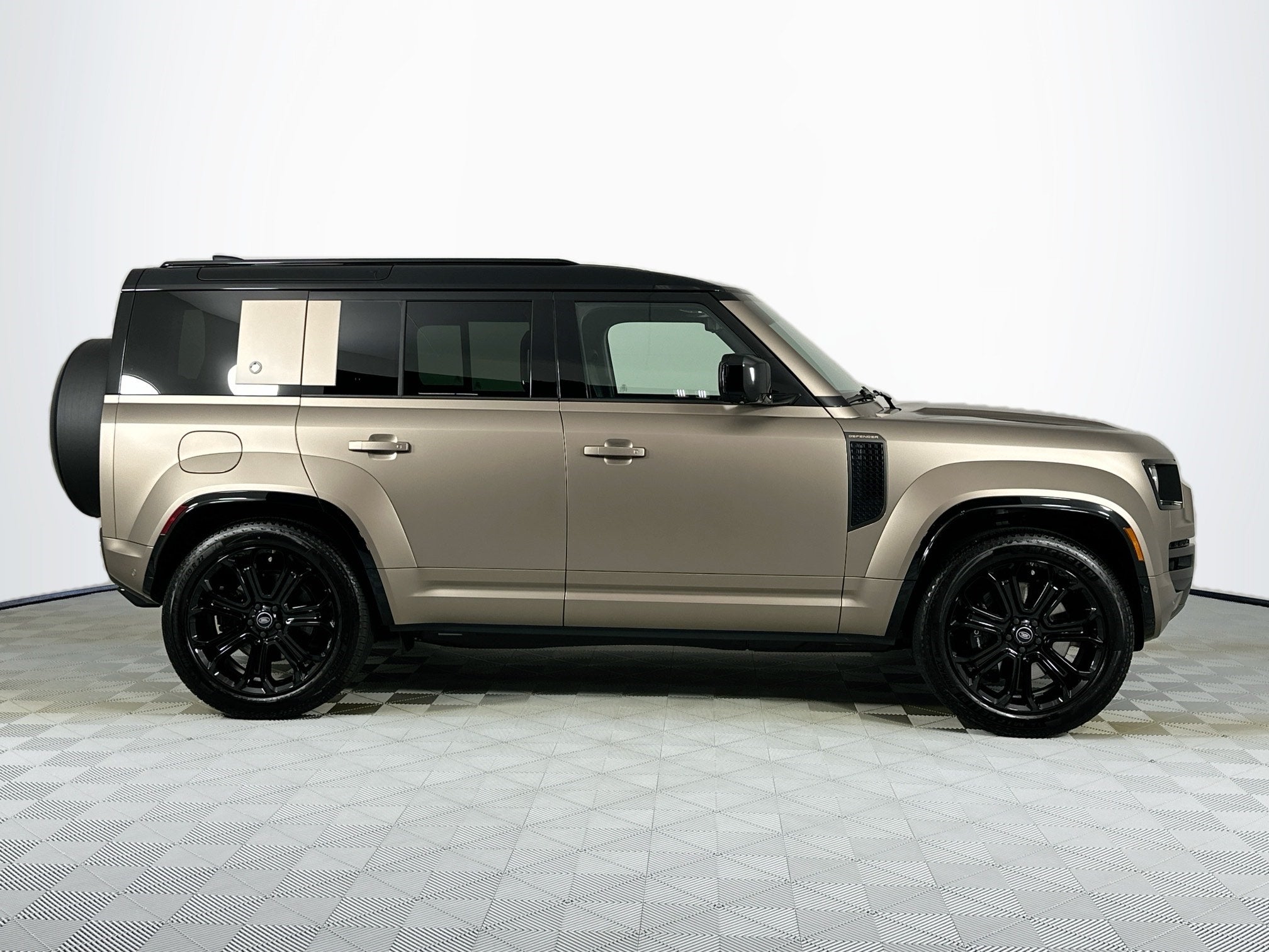 2025 Land Rover Defender 110 OCTA