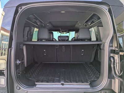 2026 Land Rover Defender 110 V8