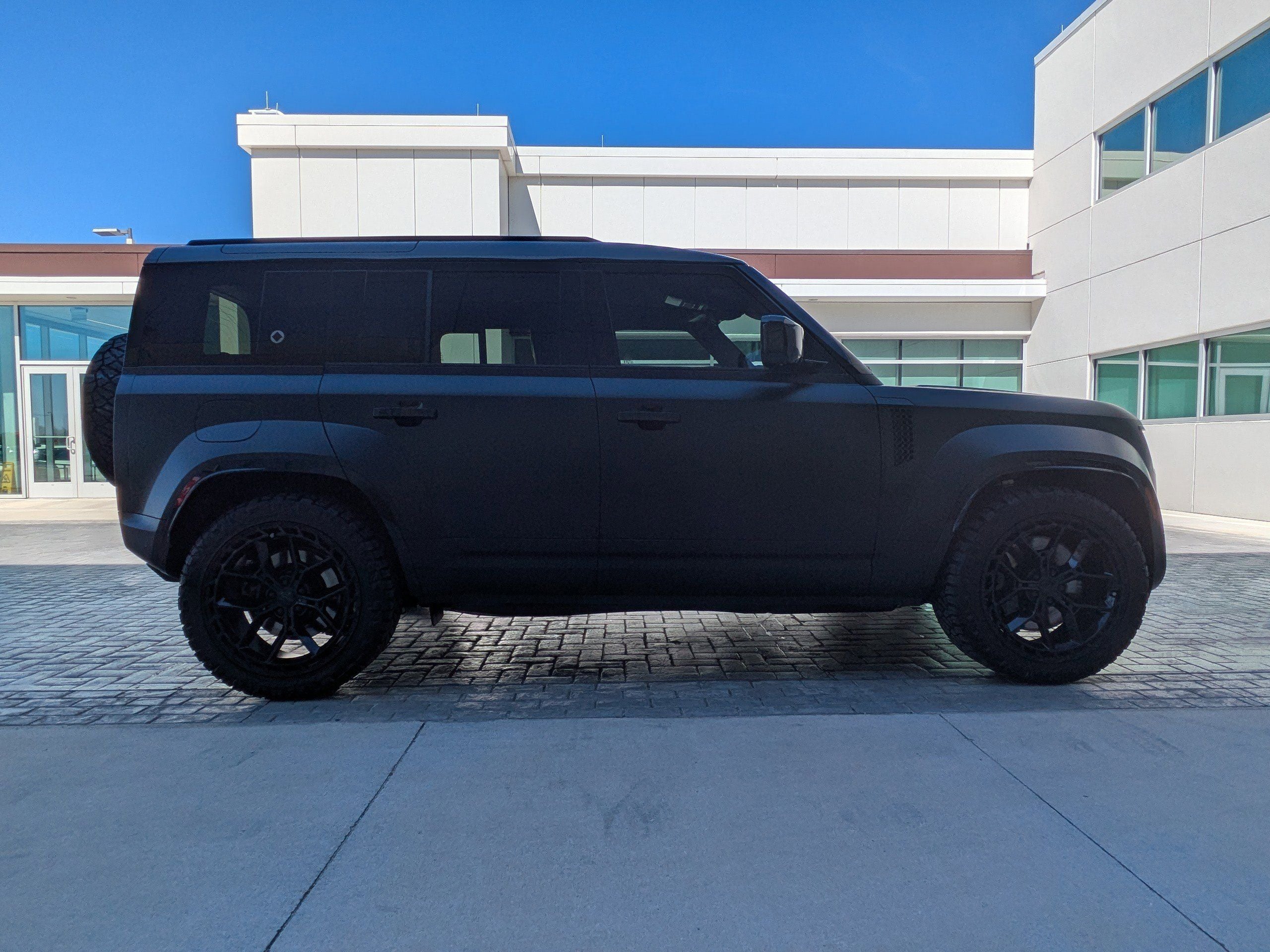 2026 Land Rover Defender 110 V8