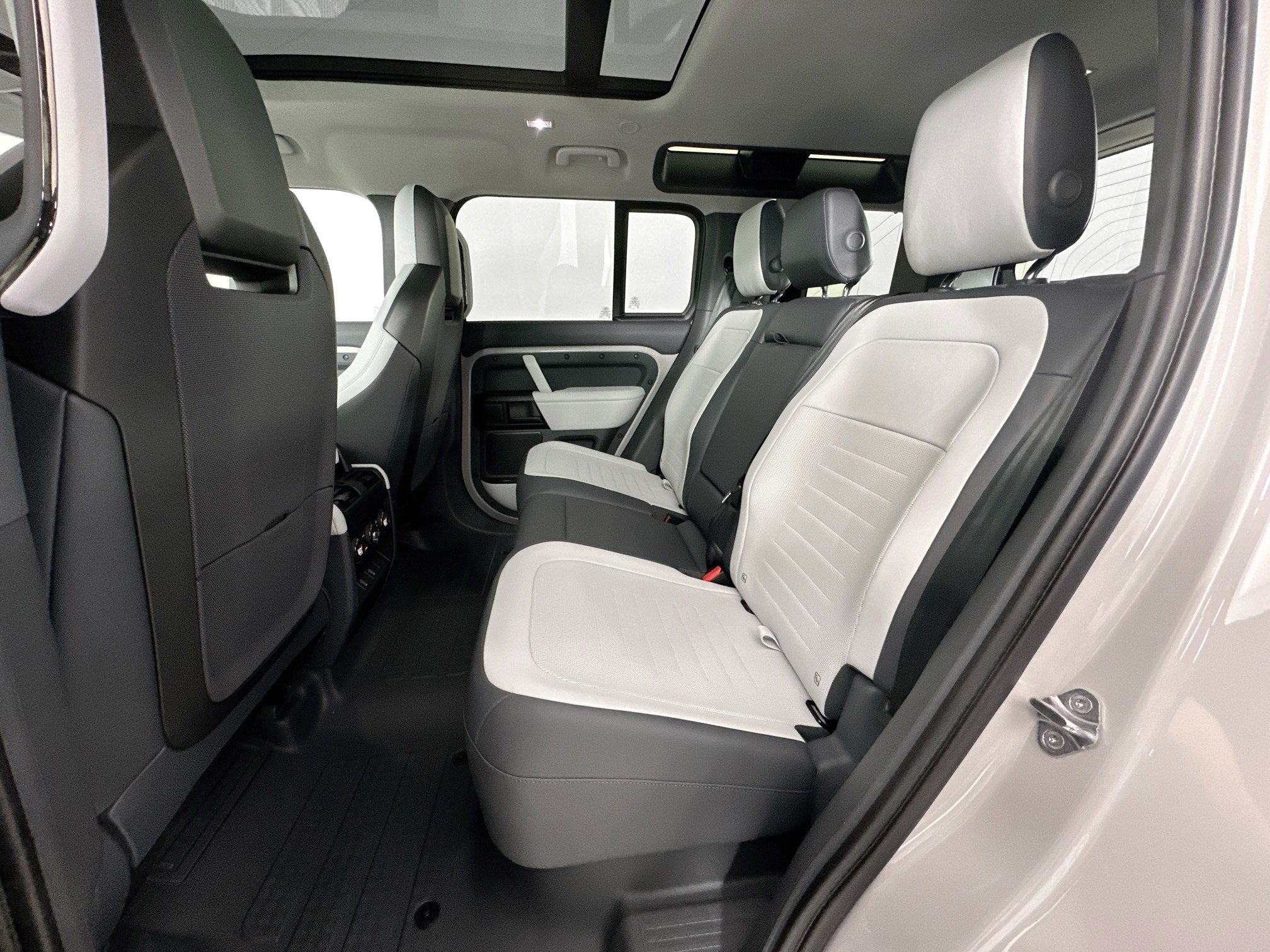 2026 Land Rover Defender 110 OCTA