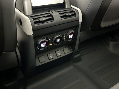 2026 Land Rover Defender 110 OCTA