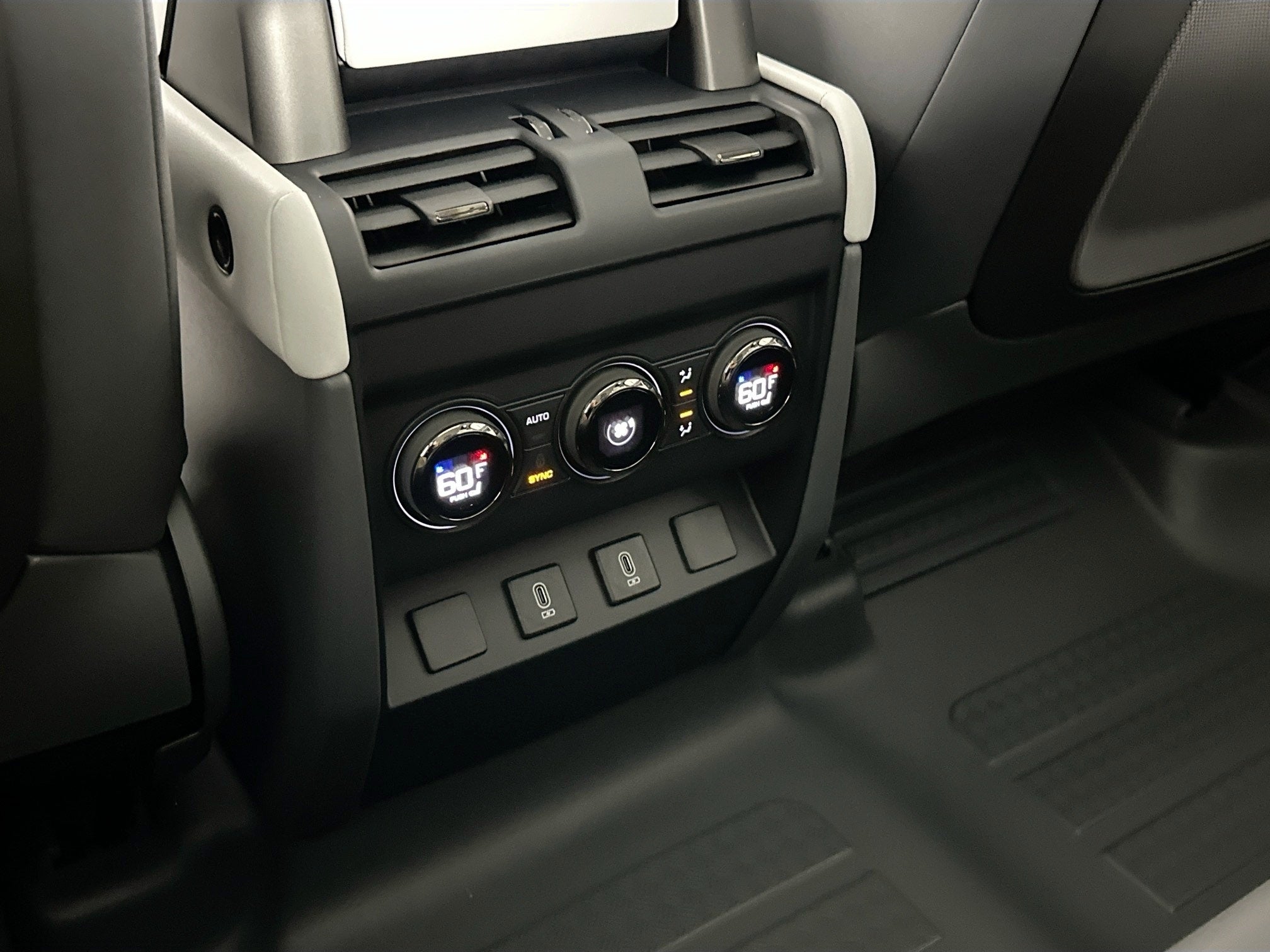 2026 Land Rover Defender 110 OCTA