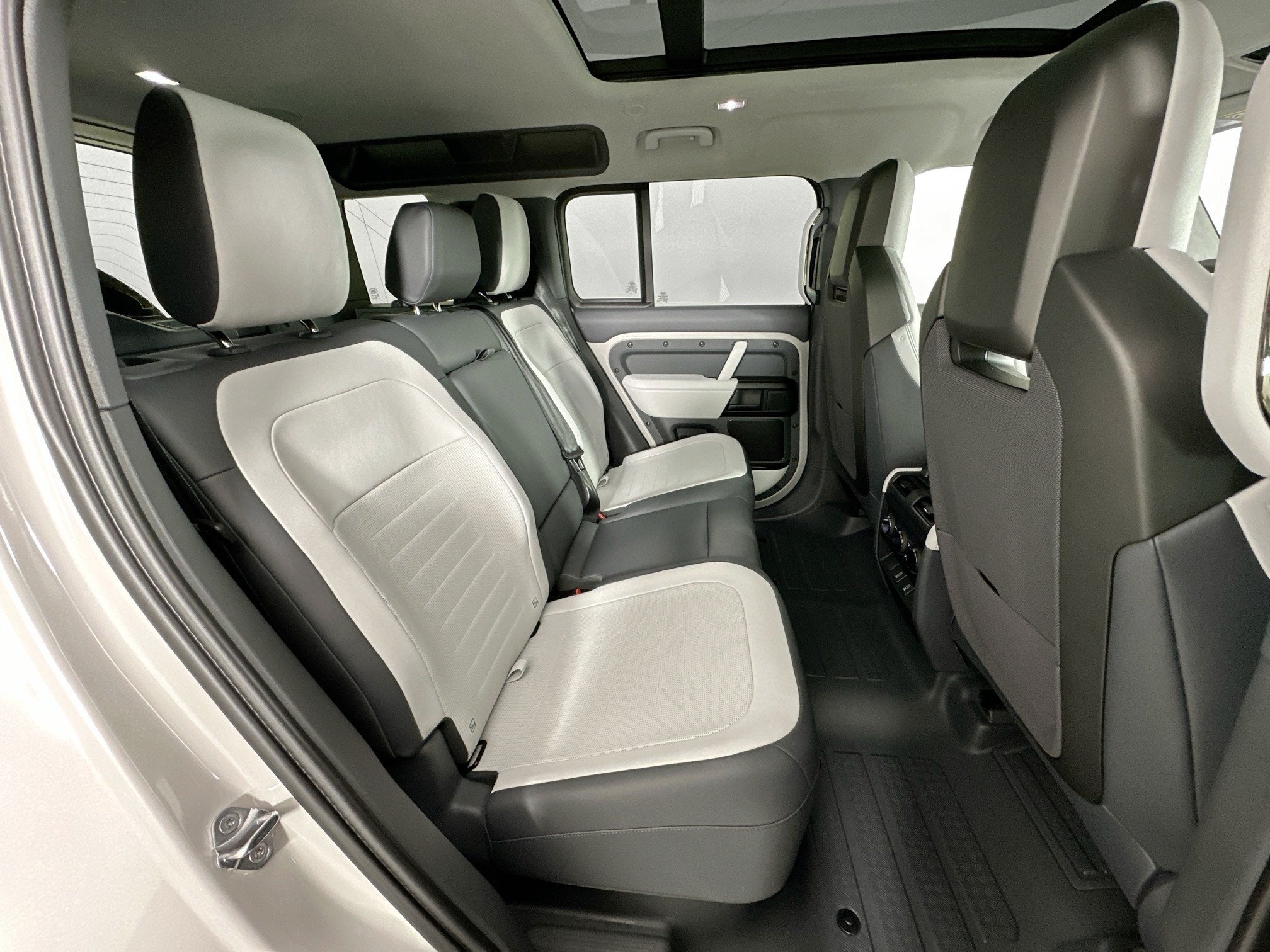 2026 Land Rover Defender 110 OCTA