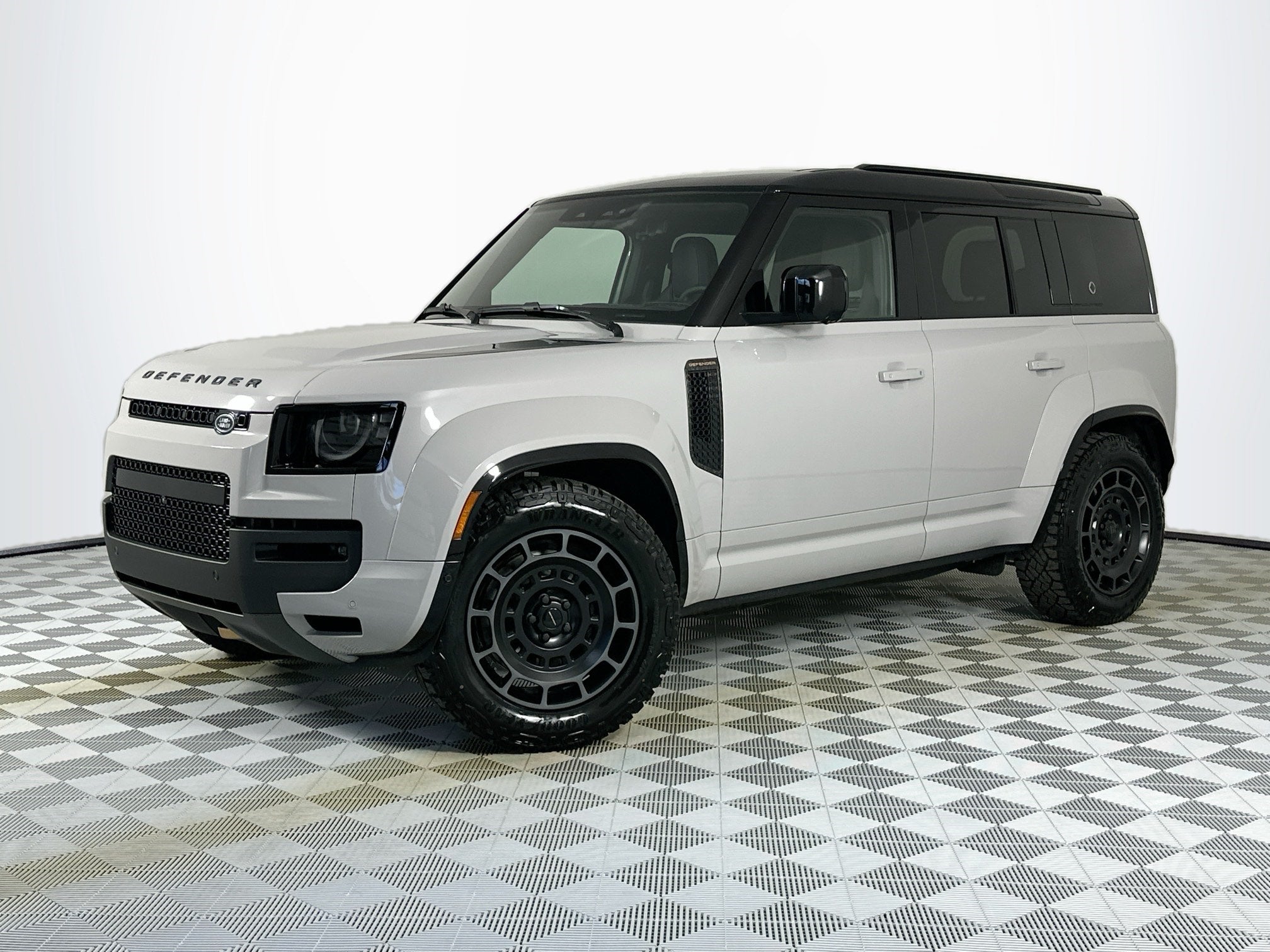 2026 Land Rover Defender 110 OCTA