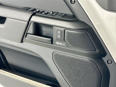 2026 Land Rover Defender 110 OCTA