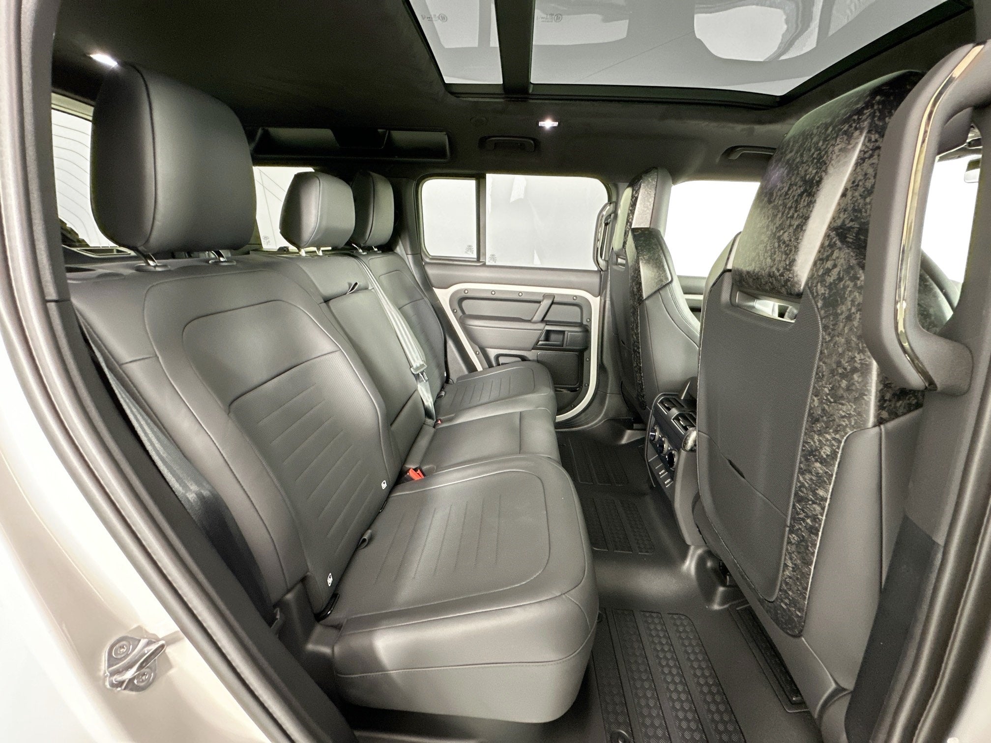 2026 Land Rover Defender 110 OCTA