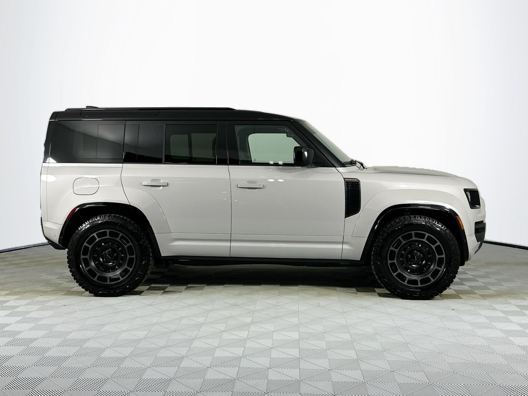 2026 Land Rover Defender 110 OCTA