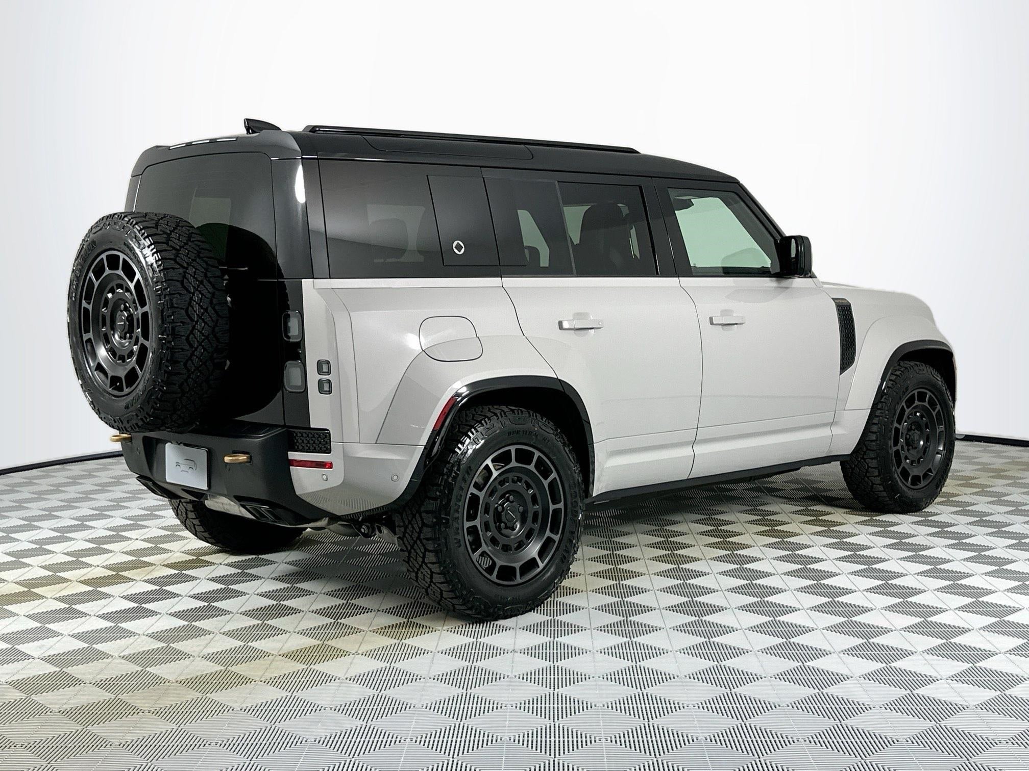 2026 Land Rover Defender 110 OCTA