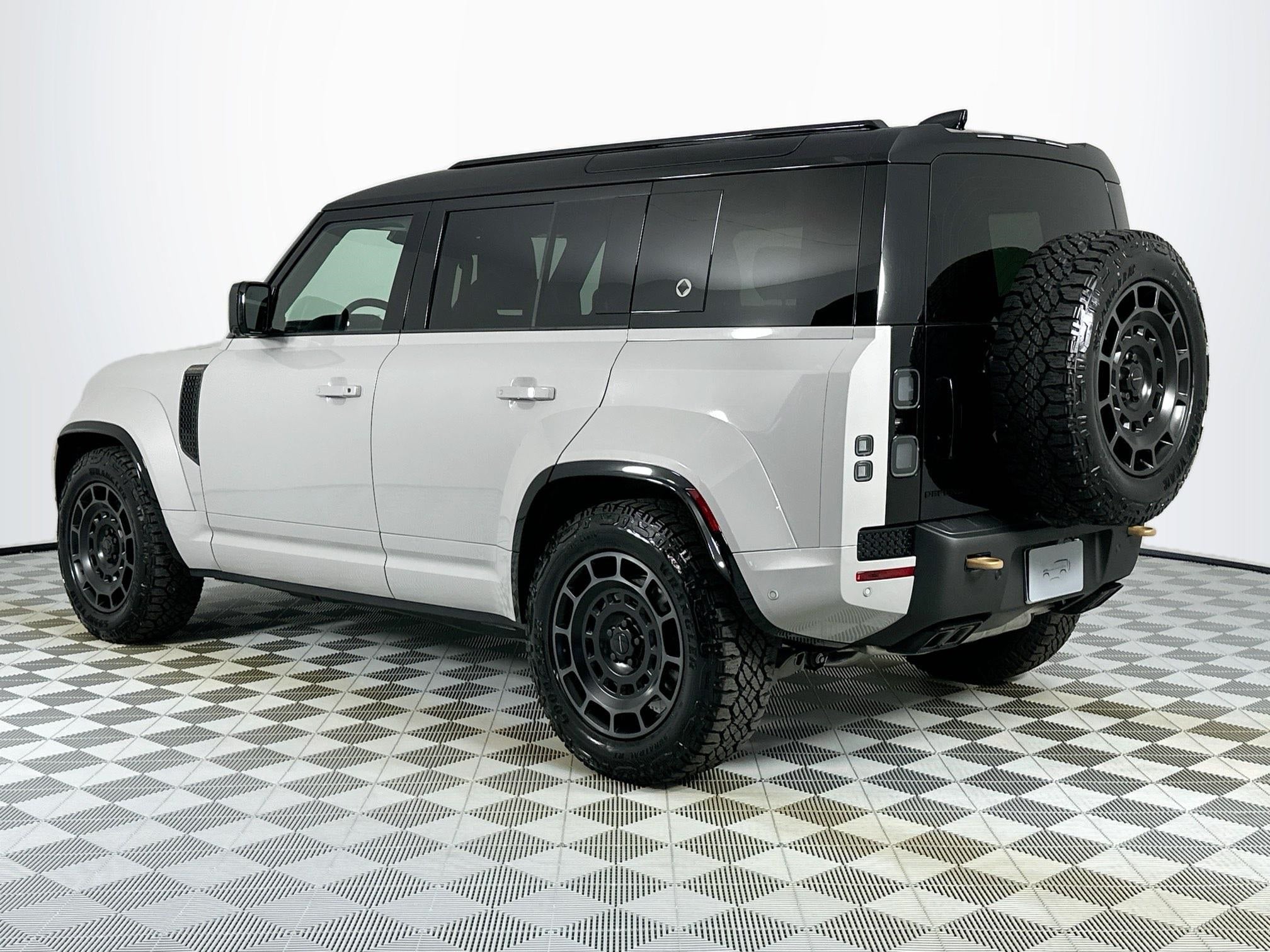 2026 Land Rover Defender 110 OCTA