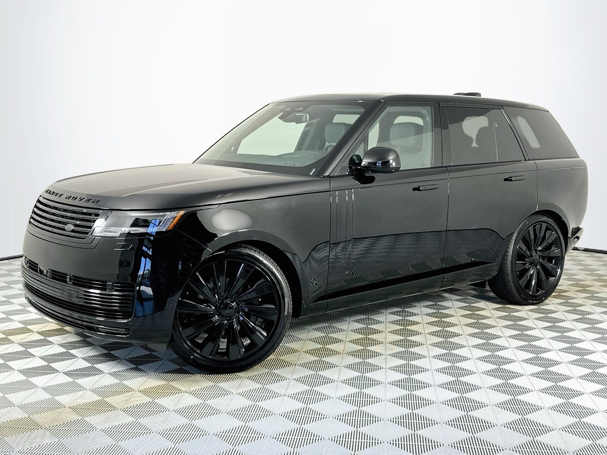 2026 Land Rover Range Rover SV