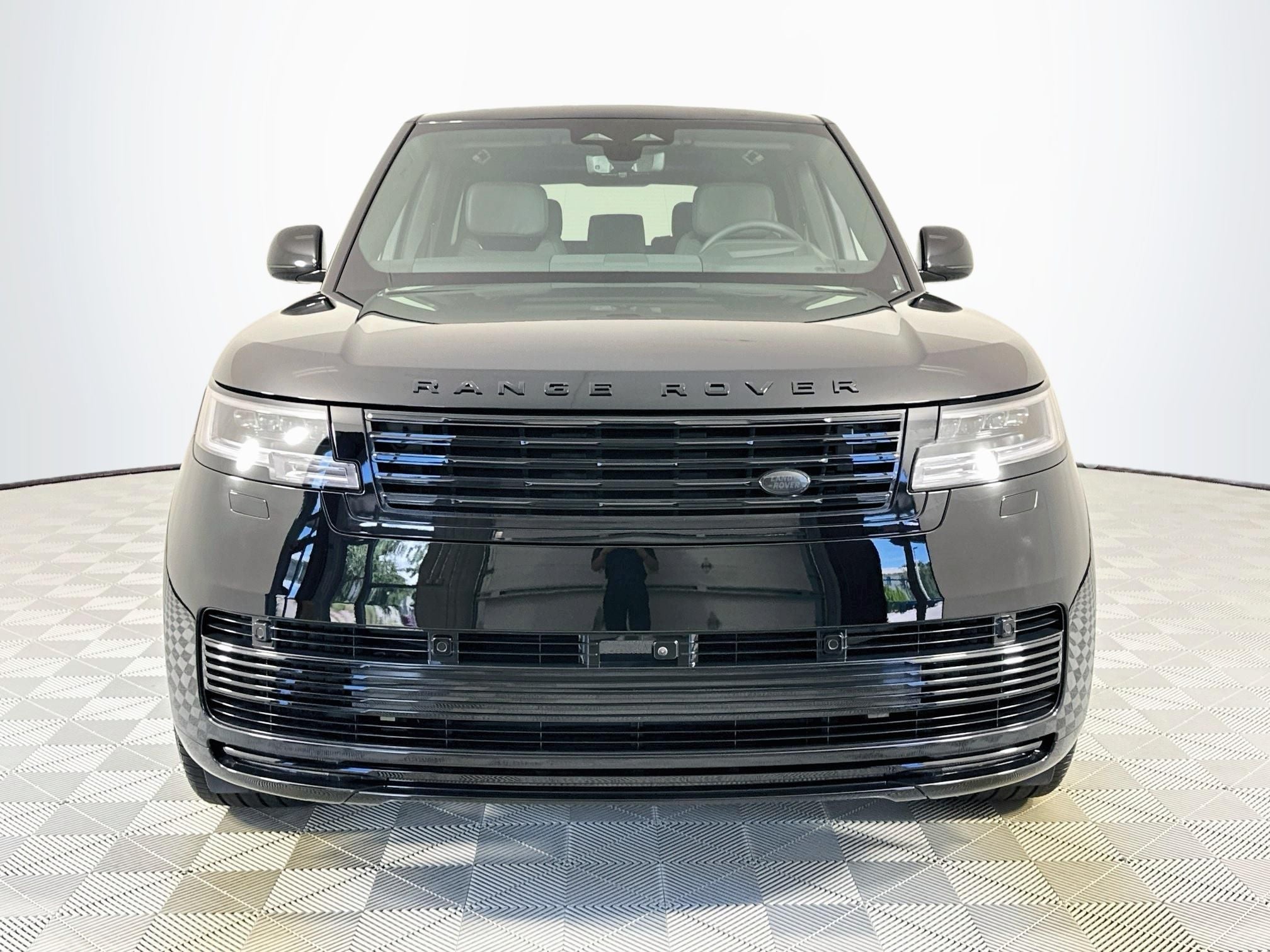 2026 Land Rover Range Rover SV