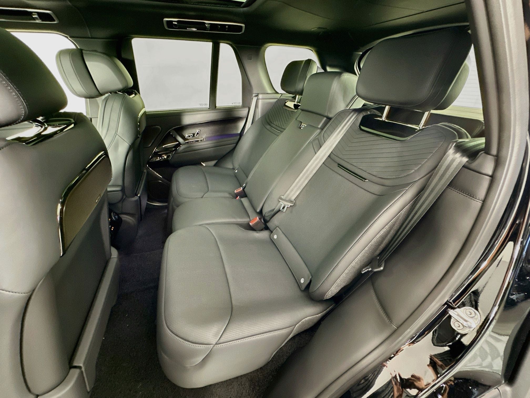 2026 Land Rover Range Rover SV