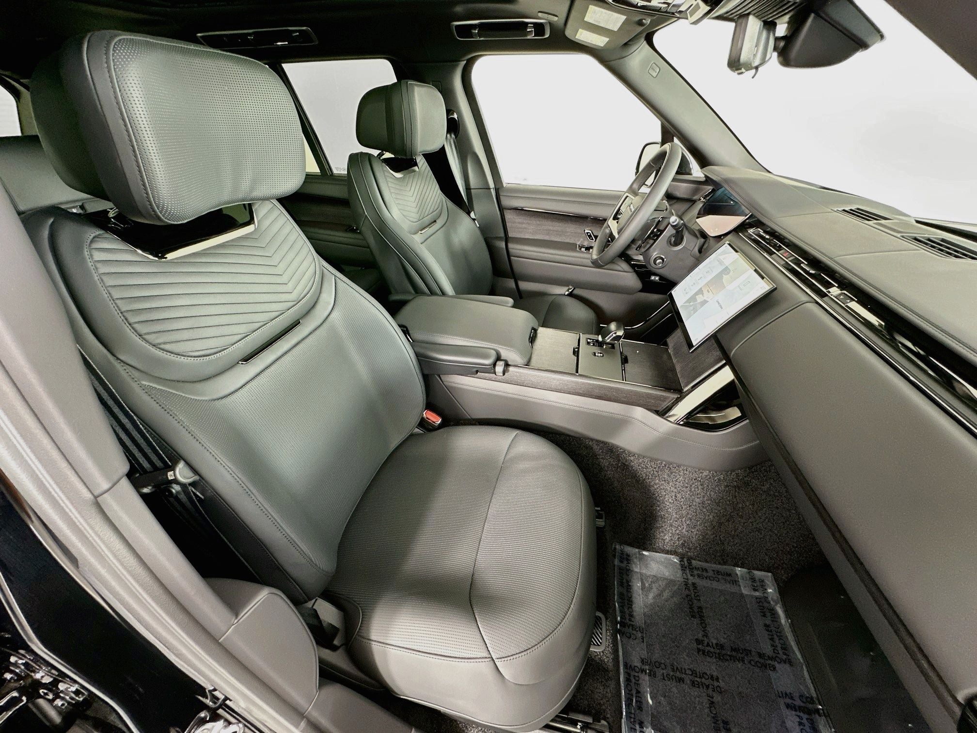 2026 Land Rover Range Rover SV