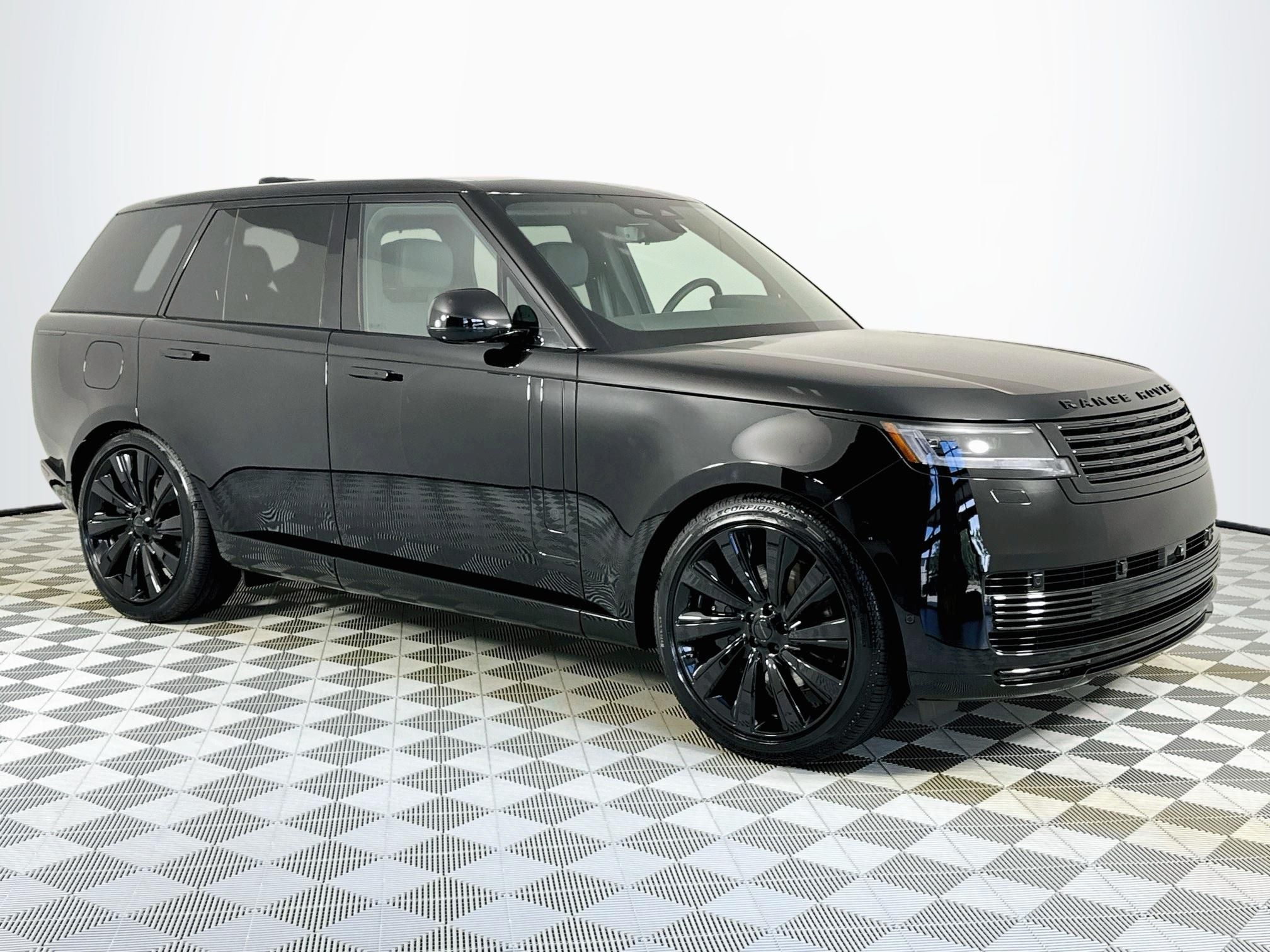 2026 Land Rover Range Rover SV