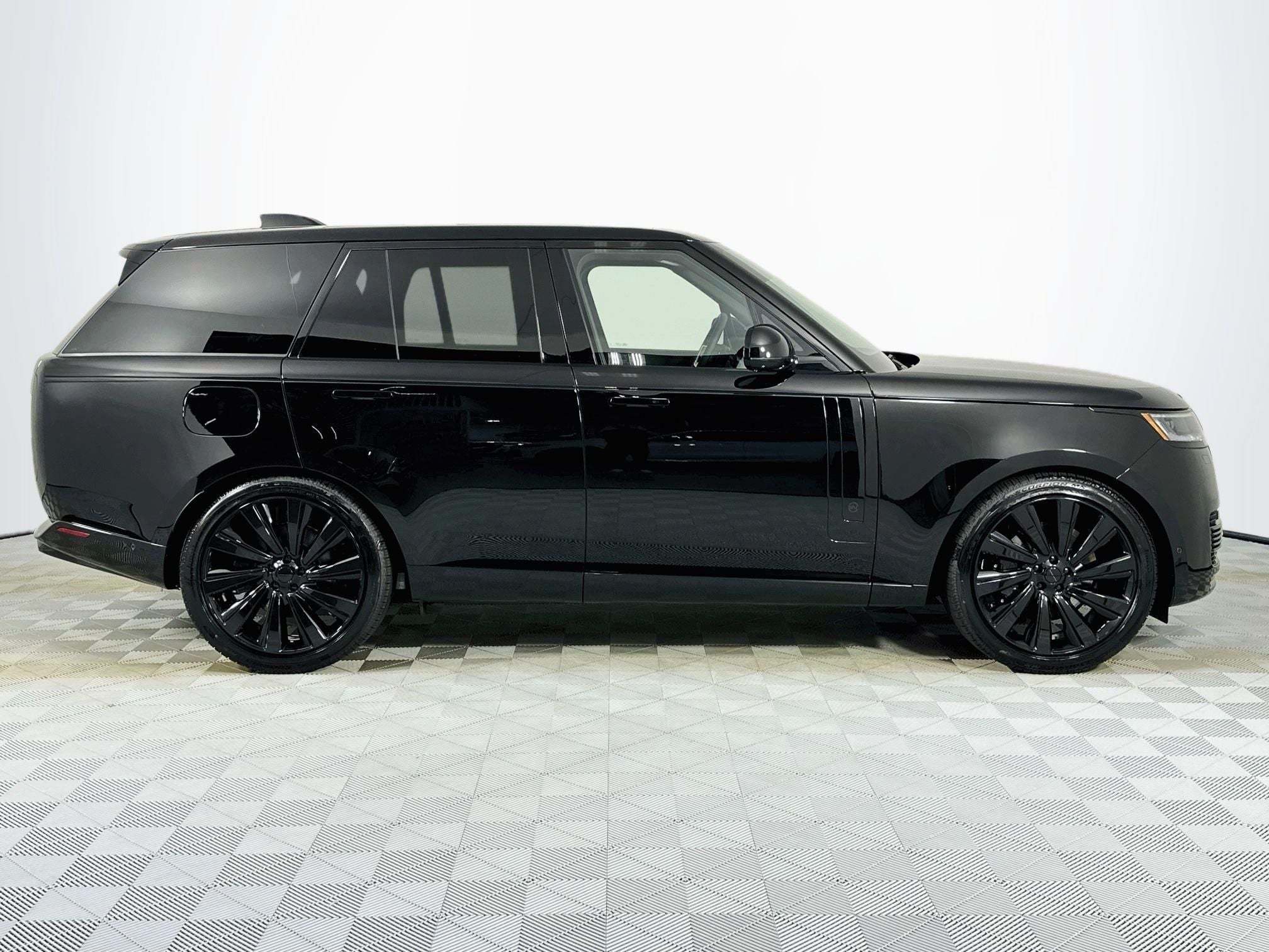 2026 Land Rover Range Rover SV
