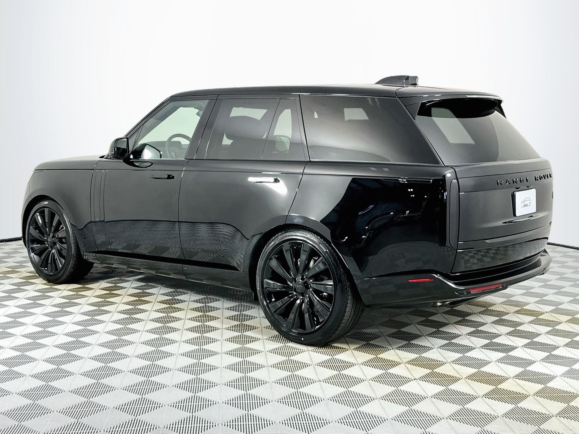 2026 Land Rover Range Rover SV