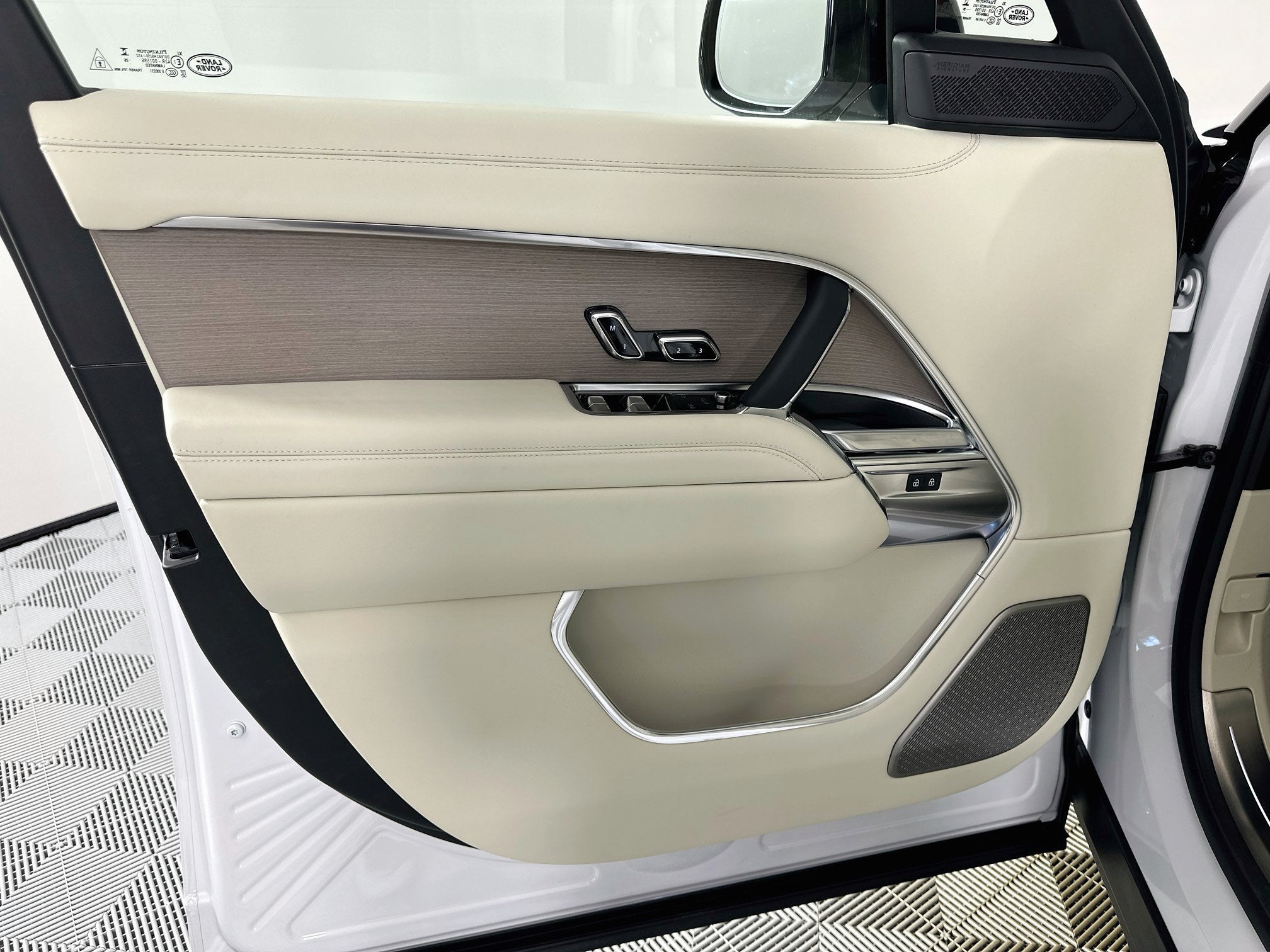 2027 Land Rover Range Rover Autobiography