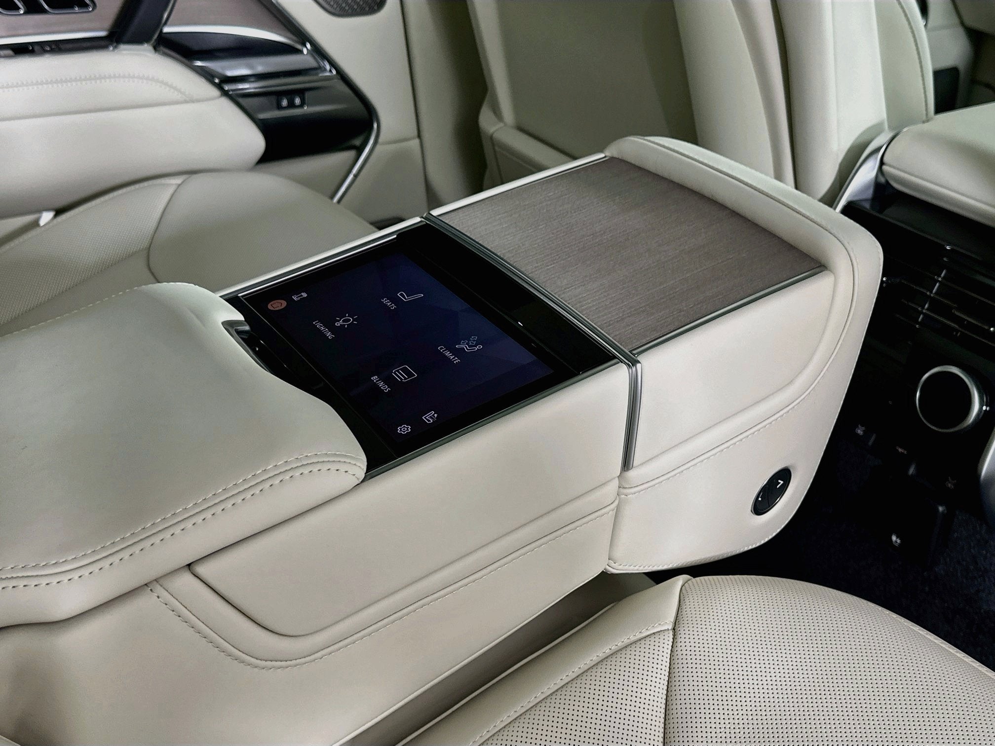 2027 Land Rover Range Rover Autobiography