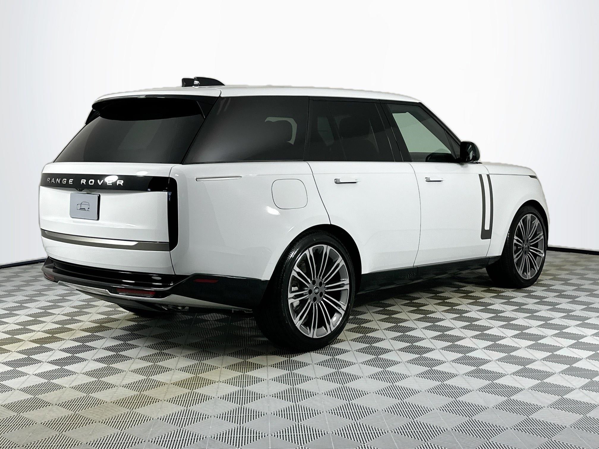 2025 Land Rover Range Rover SE