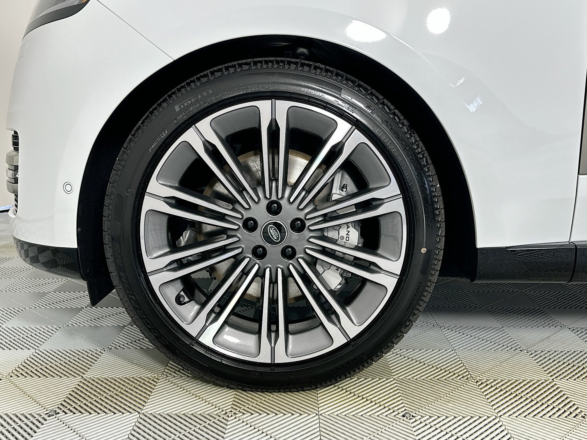 2025 Land Rover Range Rover SE