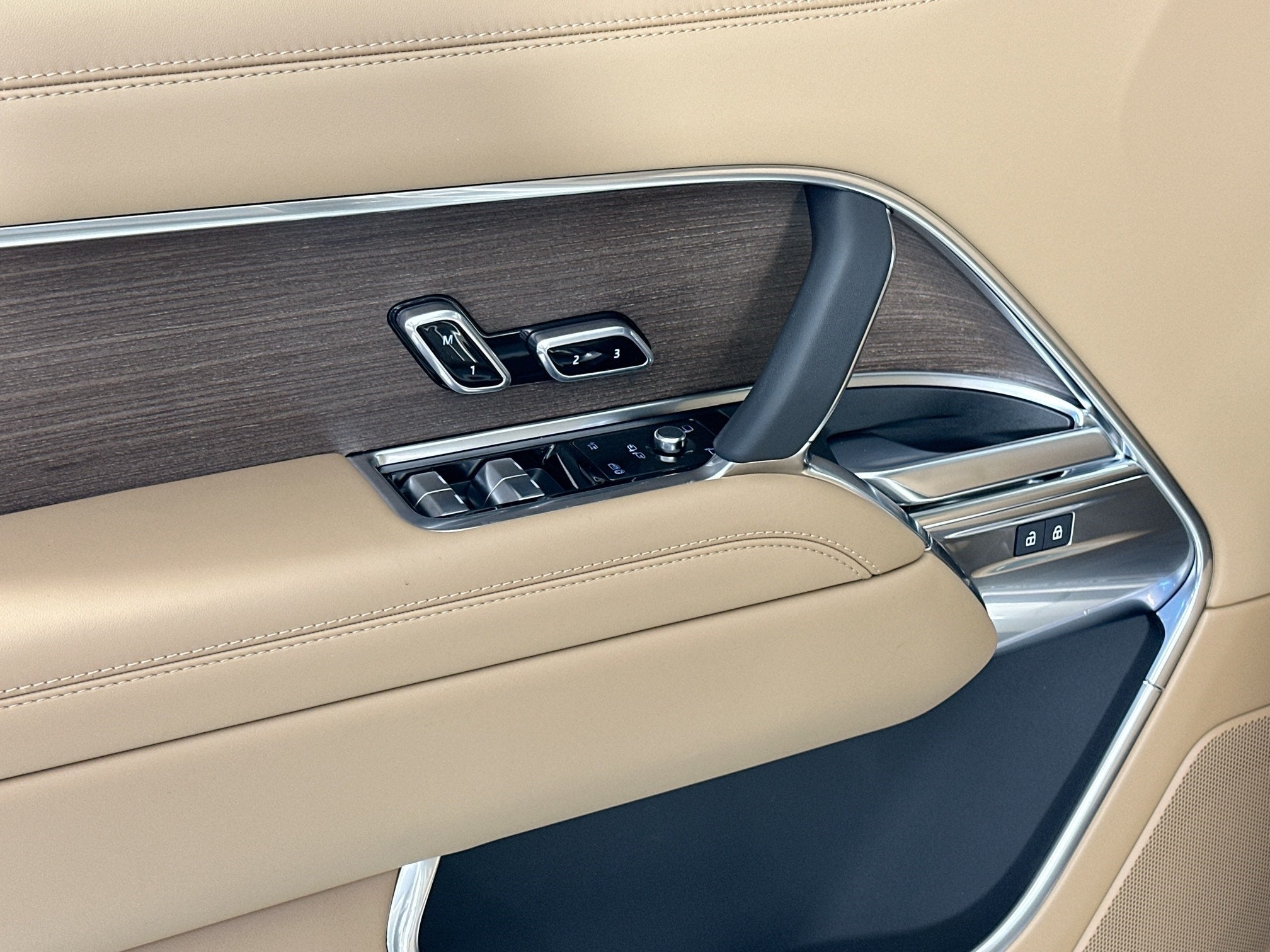 2026 Land Rover Range Rover SE