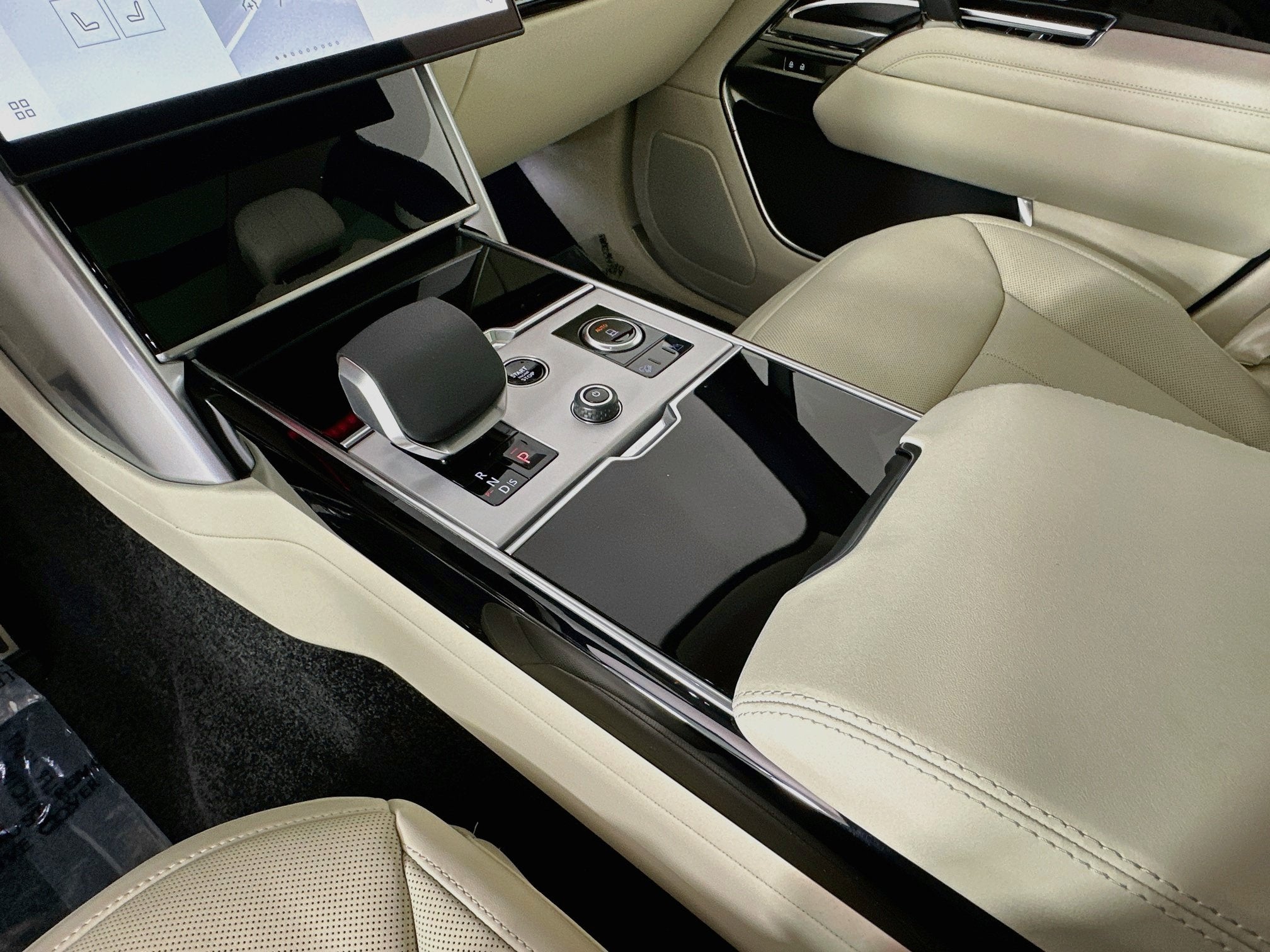 2027 Land Rover Range Rover SE
