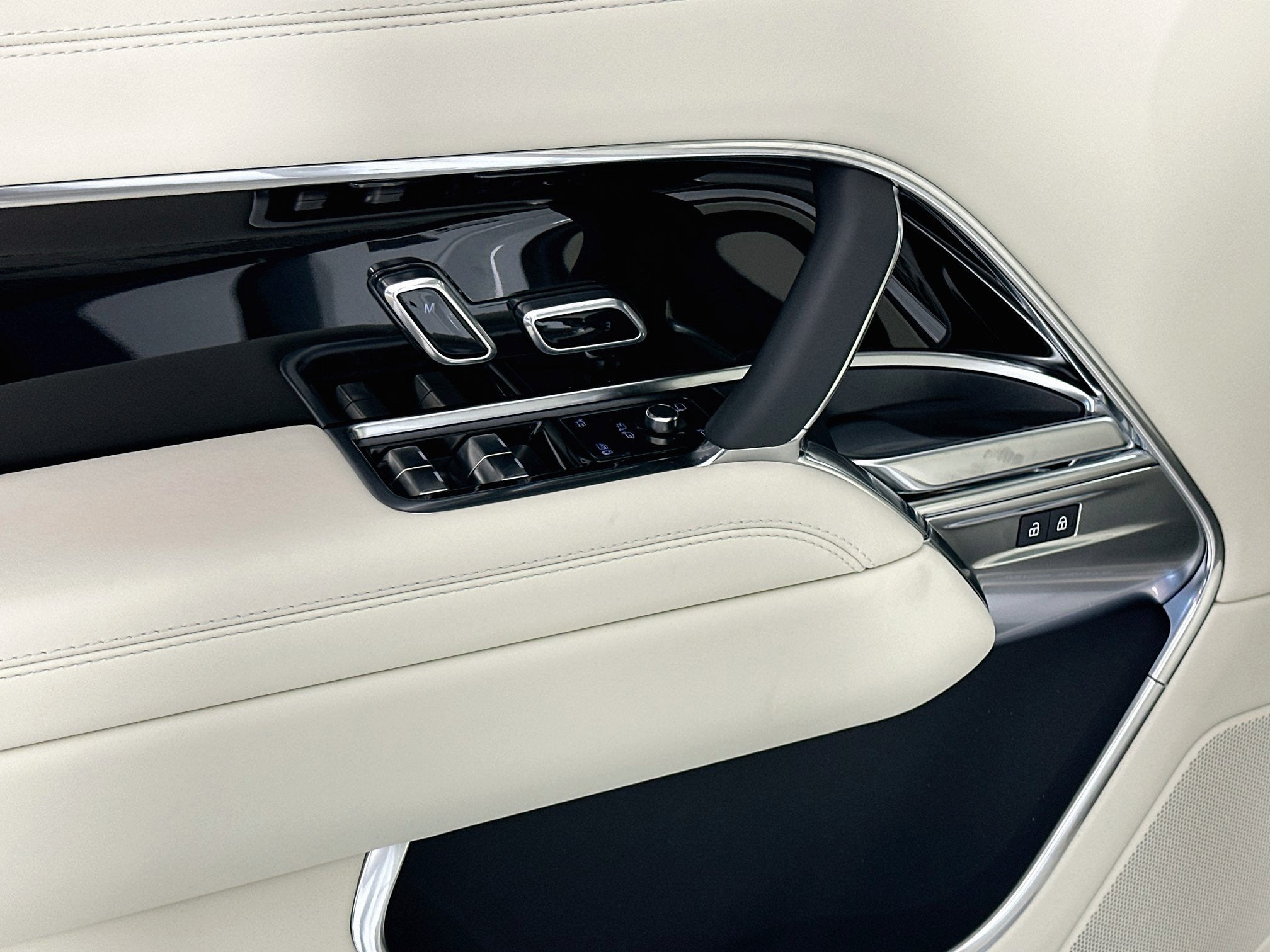 2027 Land Rover Range Rover SE