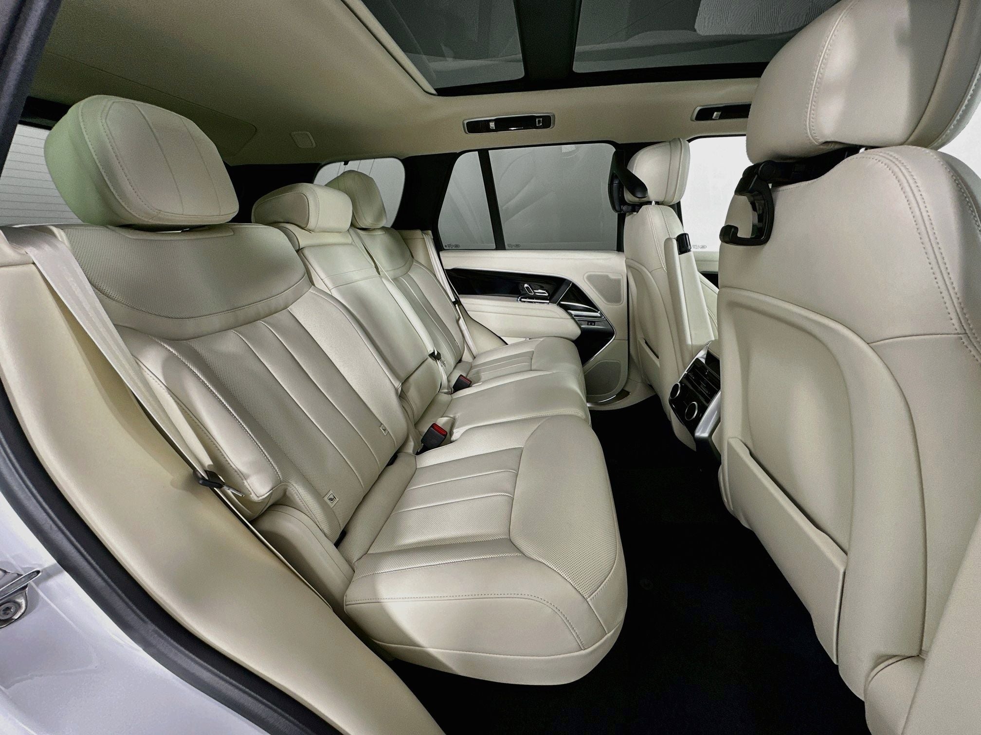 2027 Land Rover Range Rover SE
