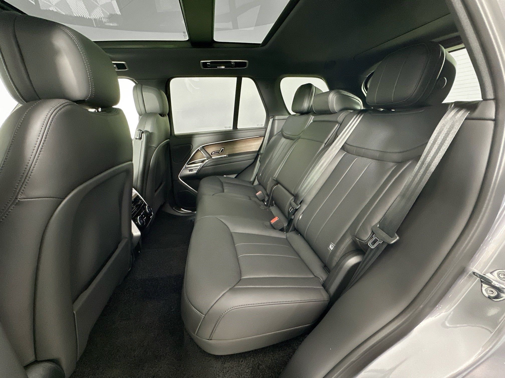 2025 Land Rover Range Rover SE