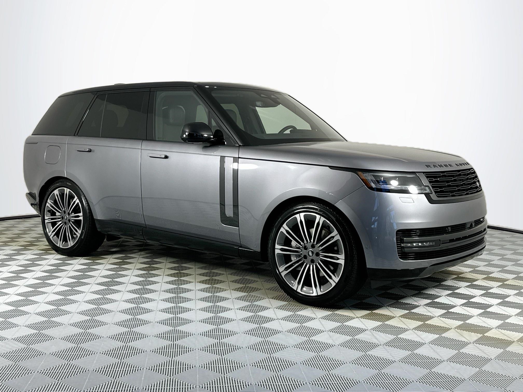 2025 Land Rover Range Rover SE