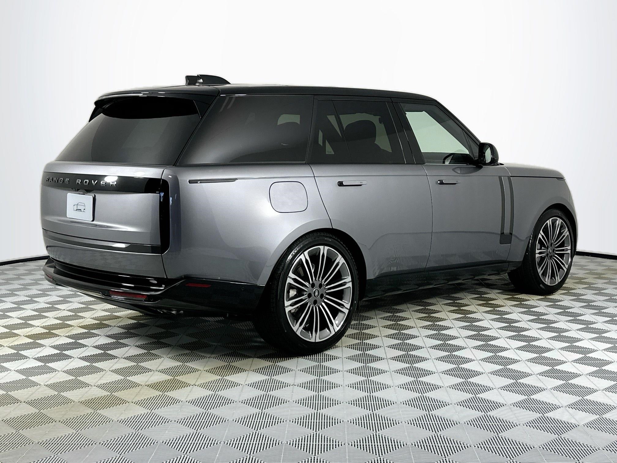 2025 Land Rover Range Rover SE