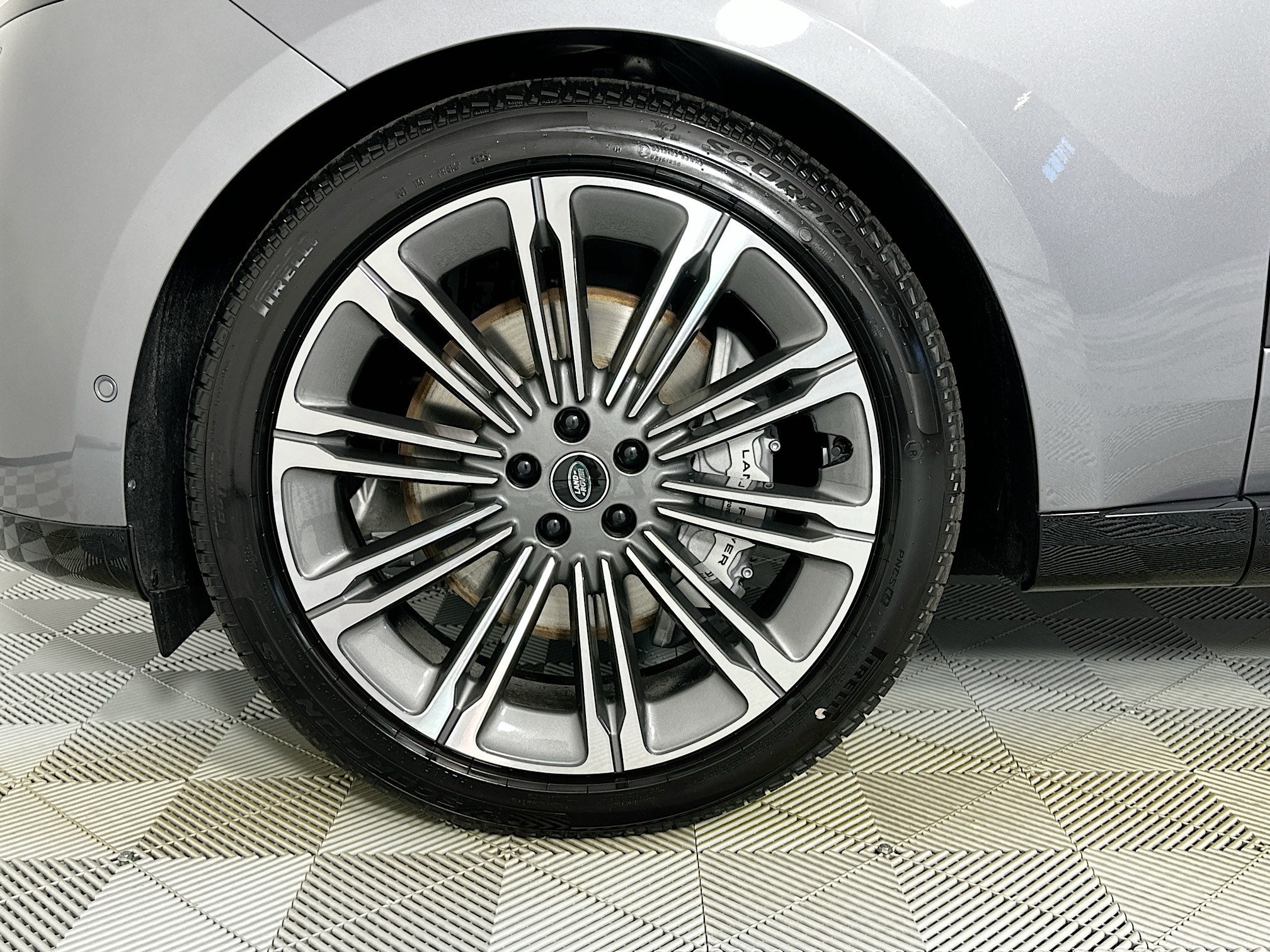 2025 Land Rover Range Rover SE