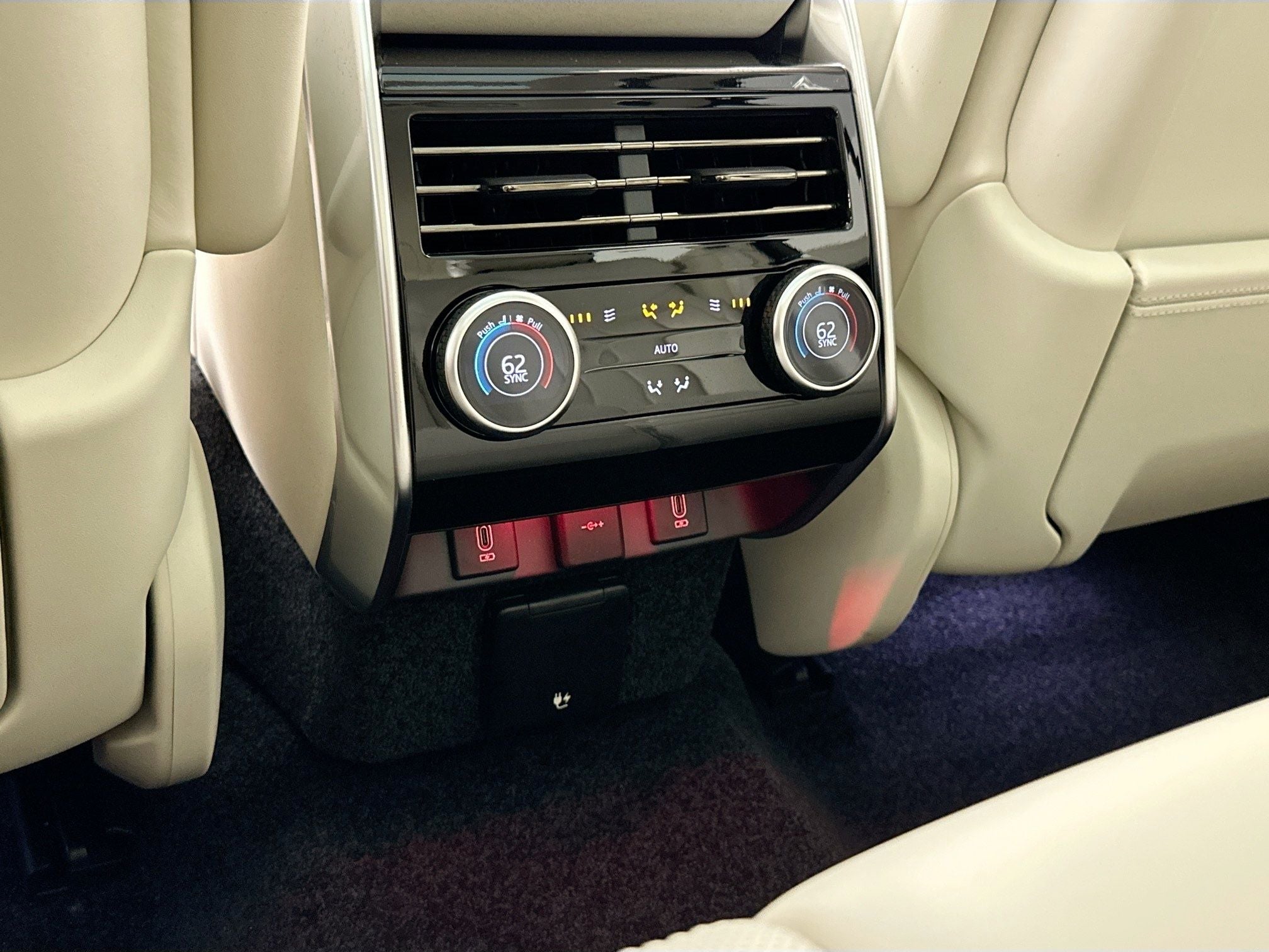 2026 Land Rover Range Rover SE