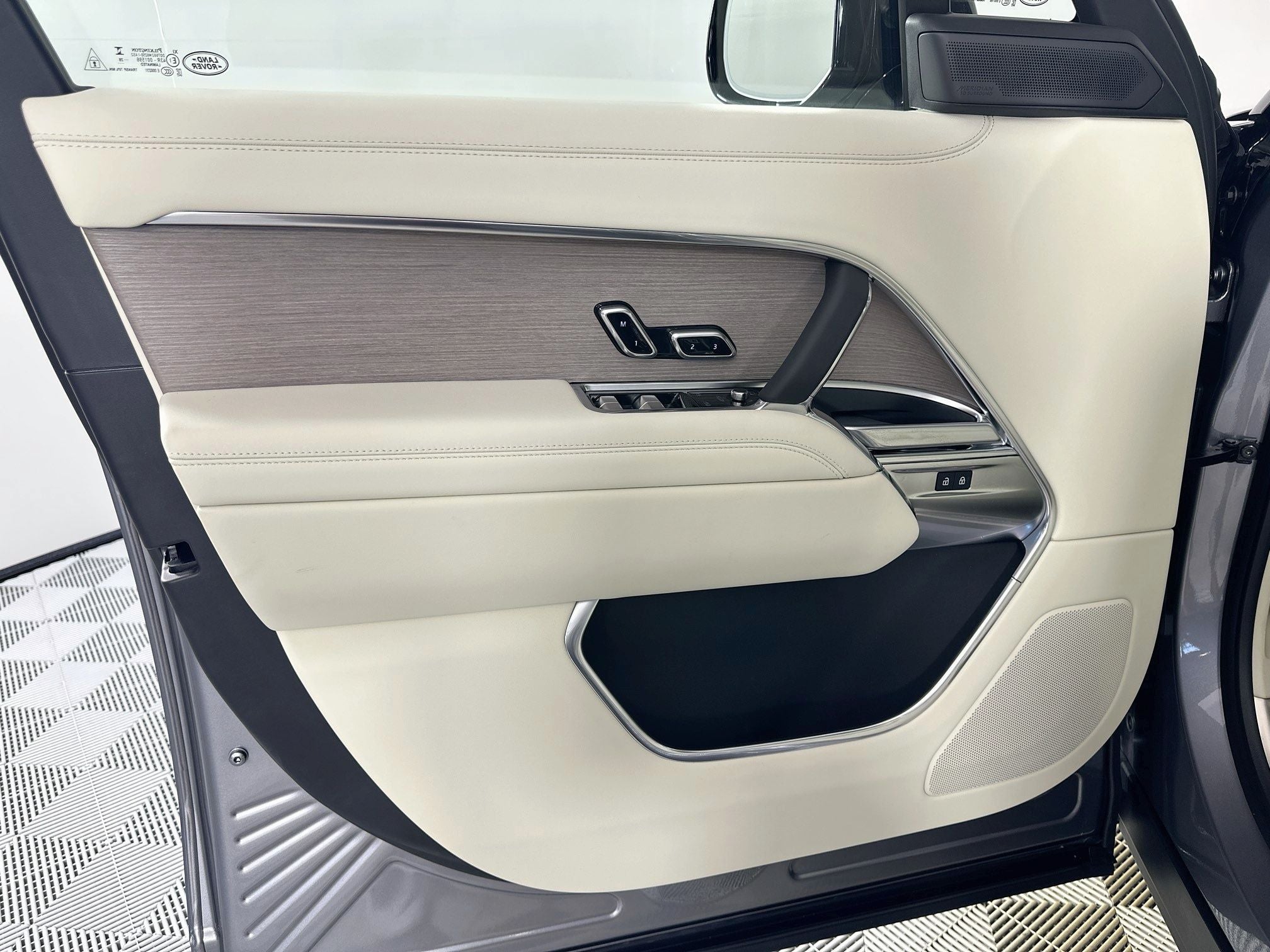 2026 Land Rover Range Rover SE