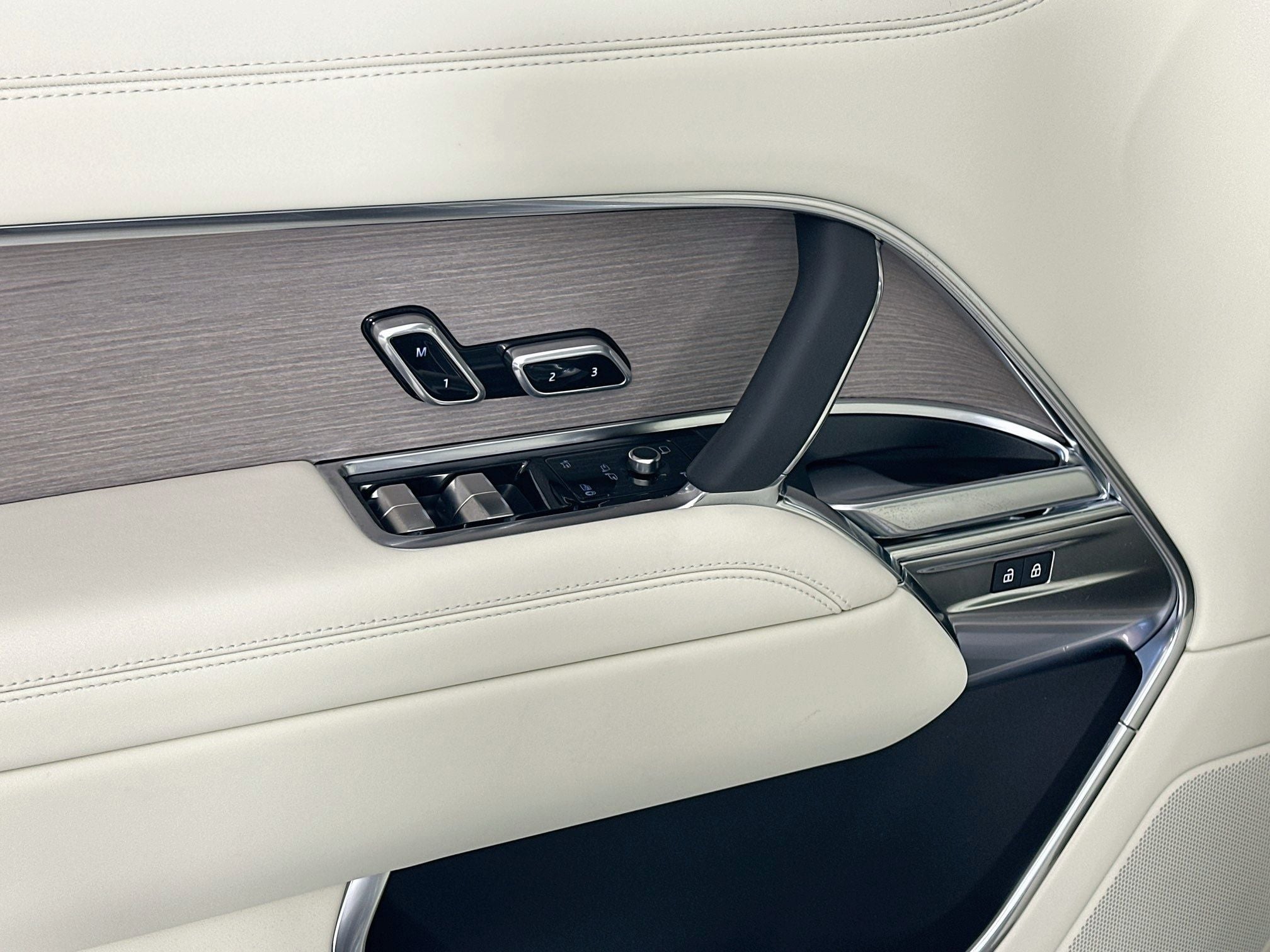 2026 Land Rover Range Rover SE
